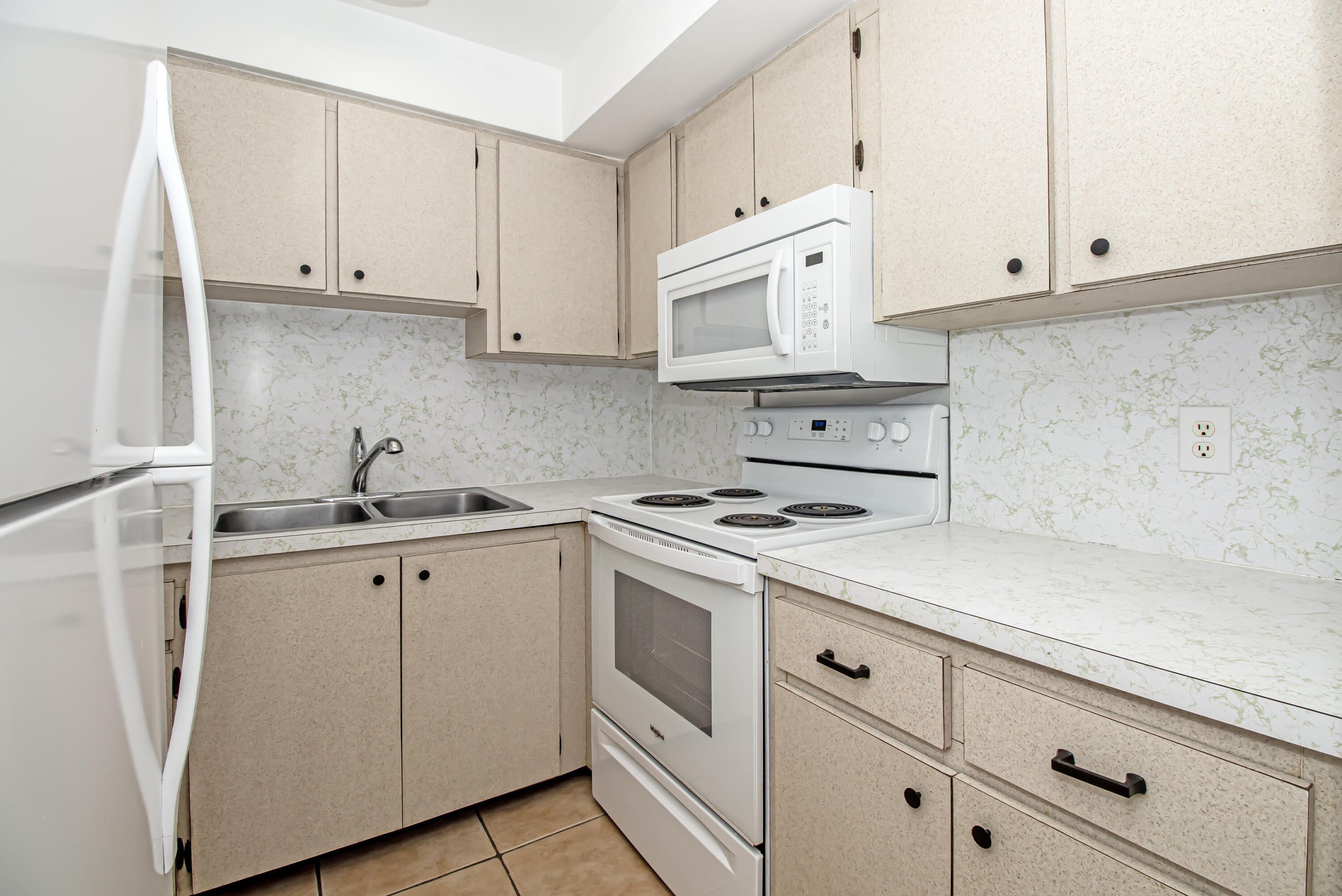 402 Lake Shore Drive Property Photo 7