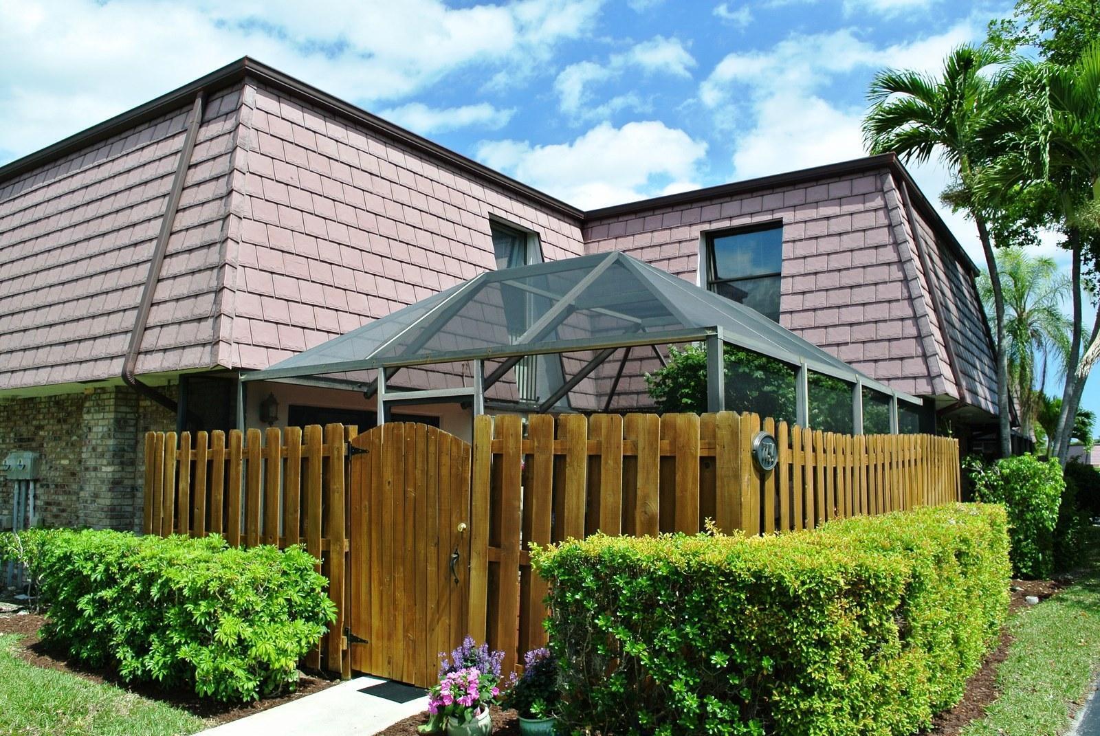 7754 Courtyard Run W Property Photo 1
