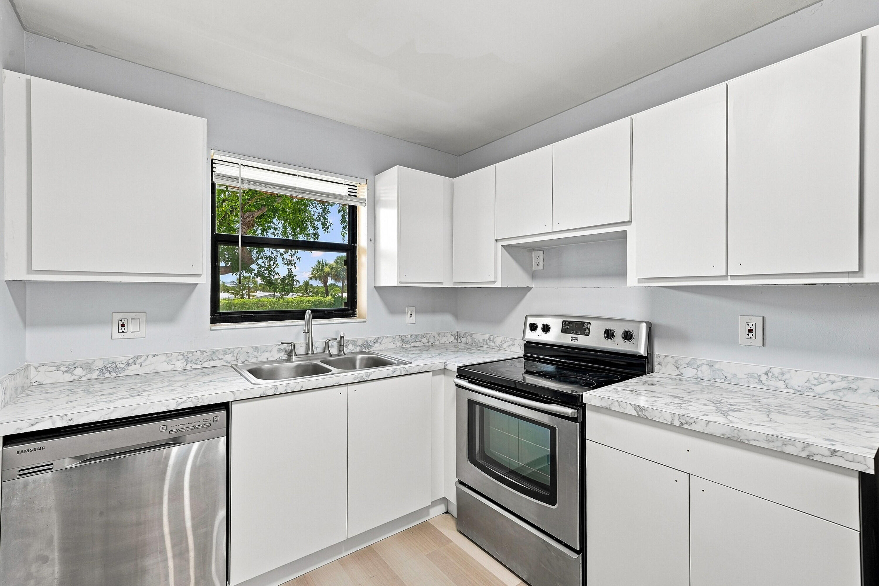 2181 W Woolbright Road N201 Property Photo 3