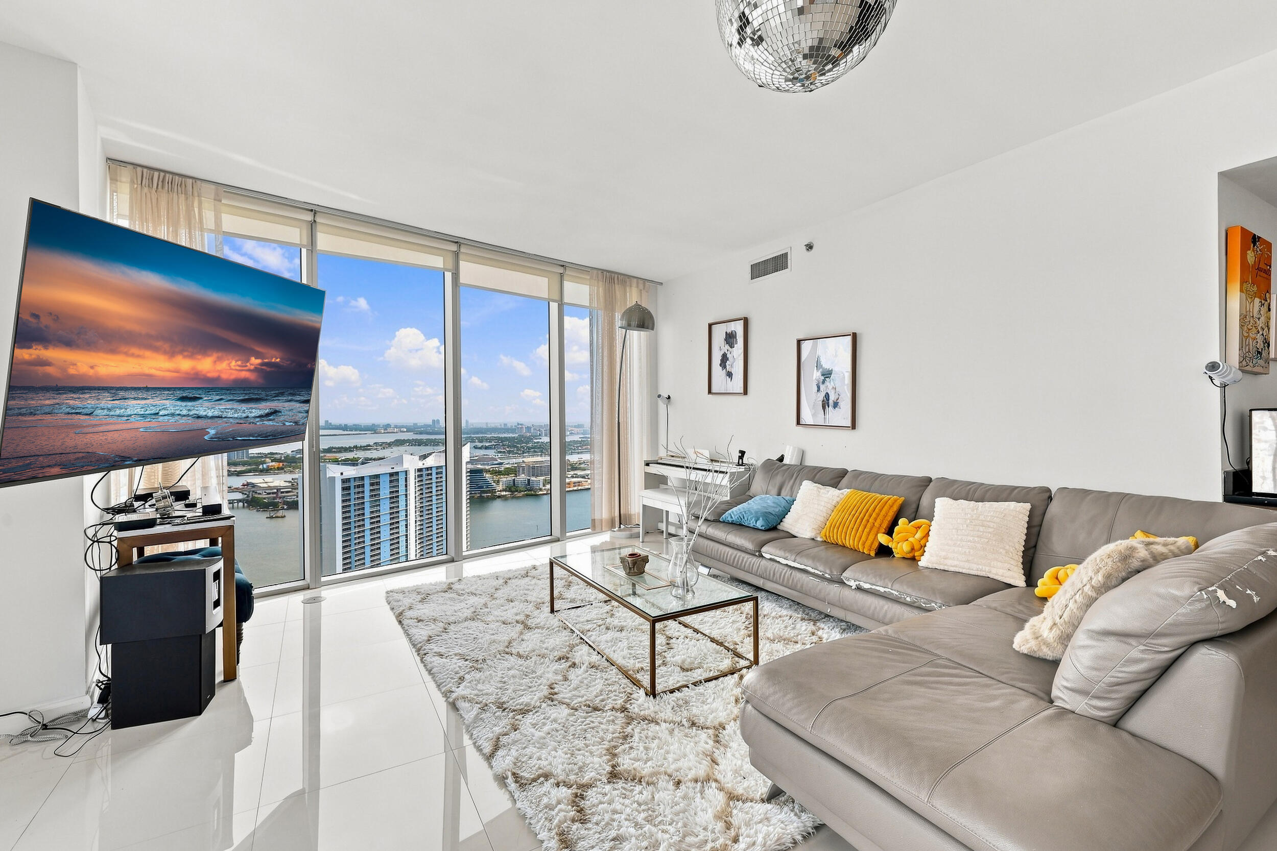 465 Brickell Avenue 5102 Property Photo 8