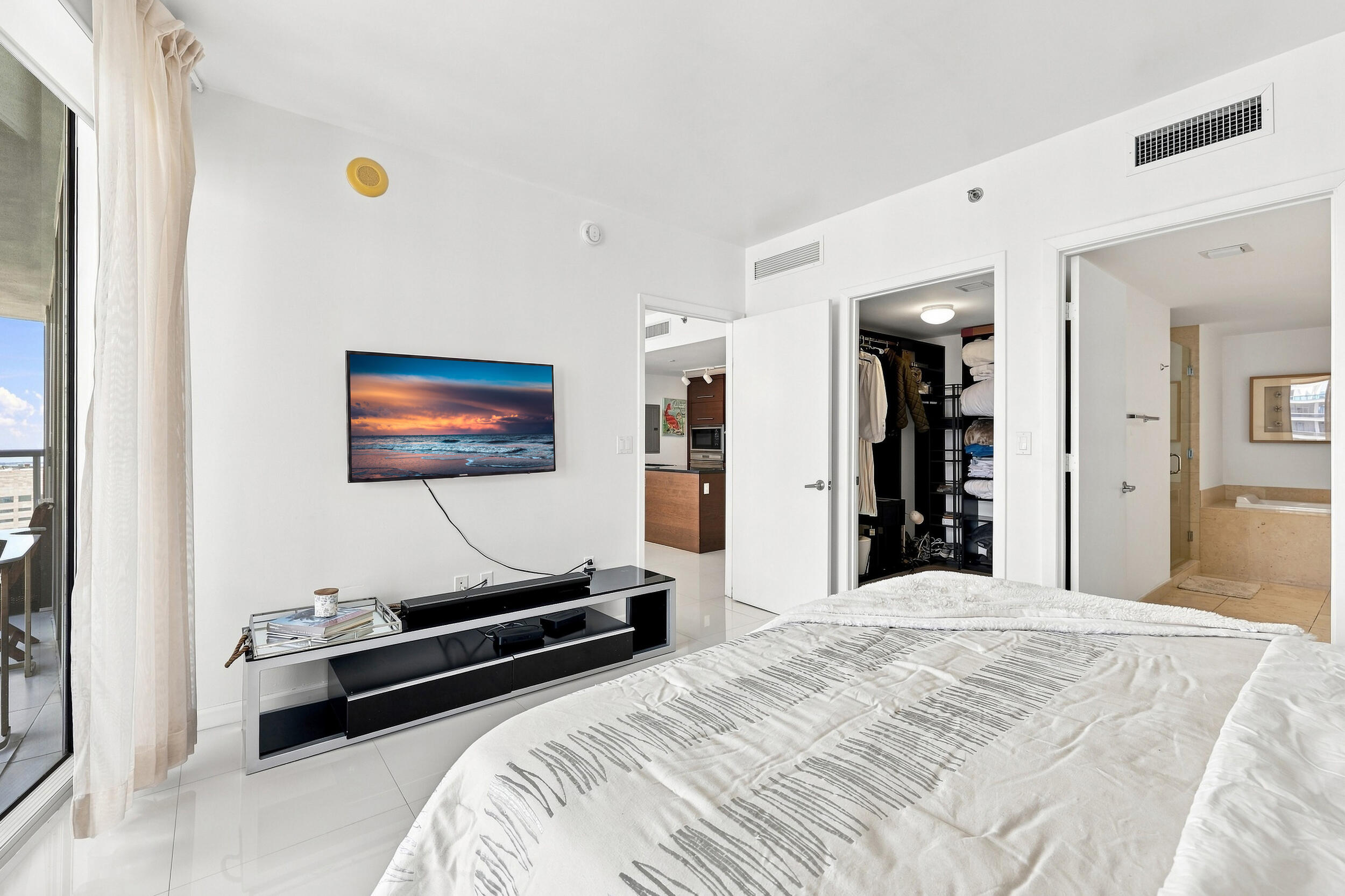 465 Brickell Avenue 5102 Property Photo 15