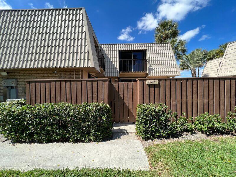 5714 57th Way Property Photo 3