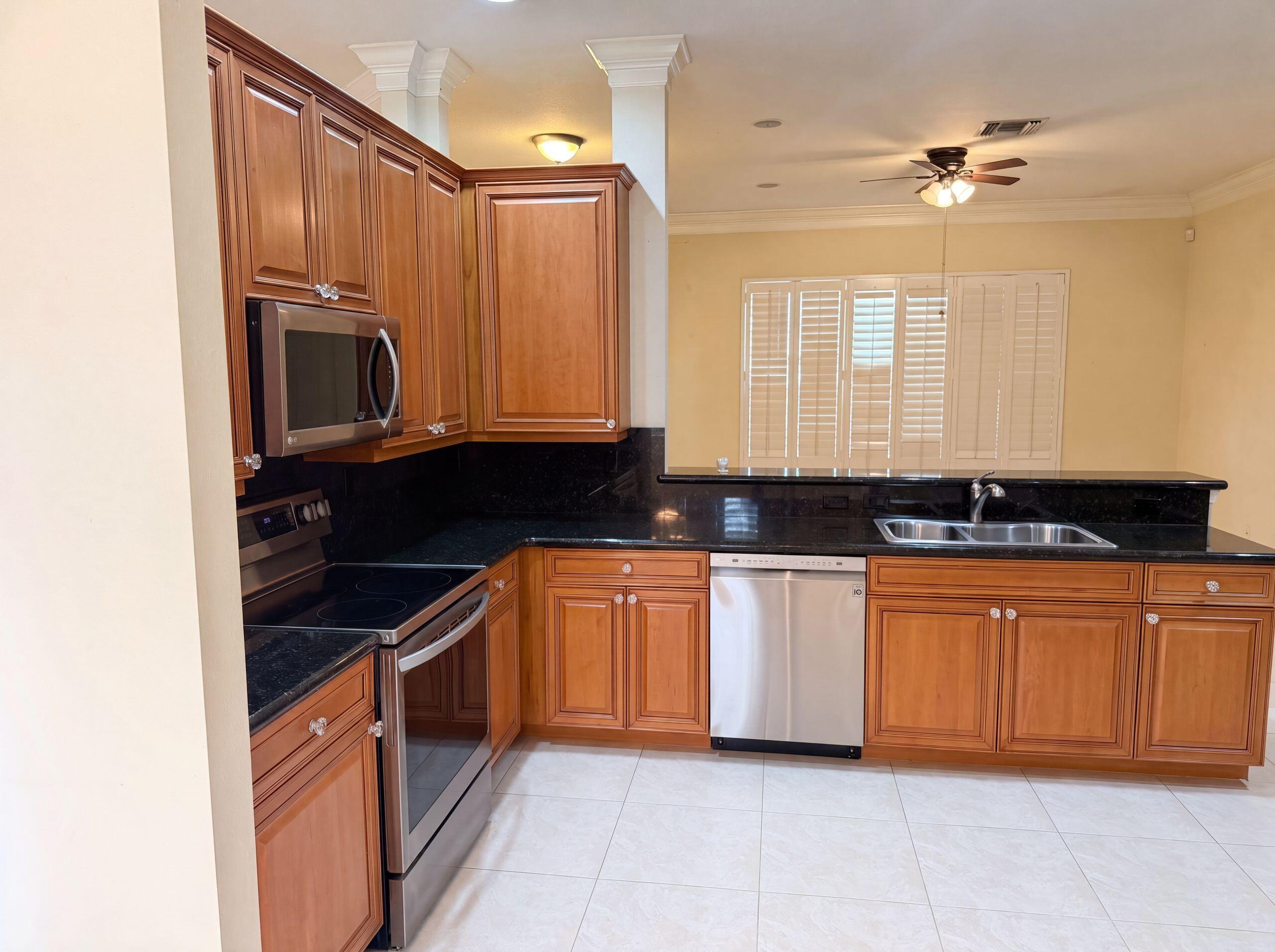 424 Dover Property Photo 2