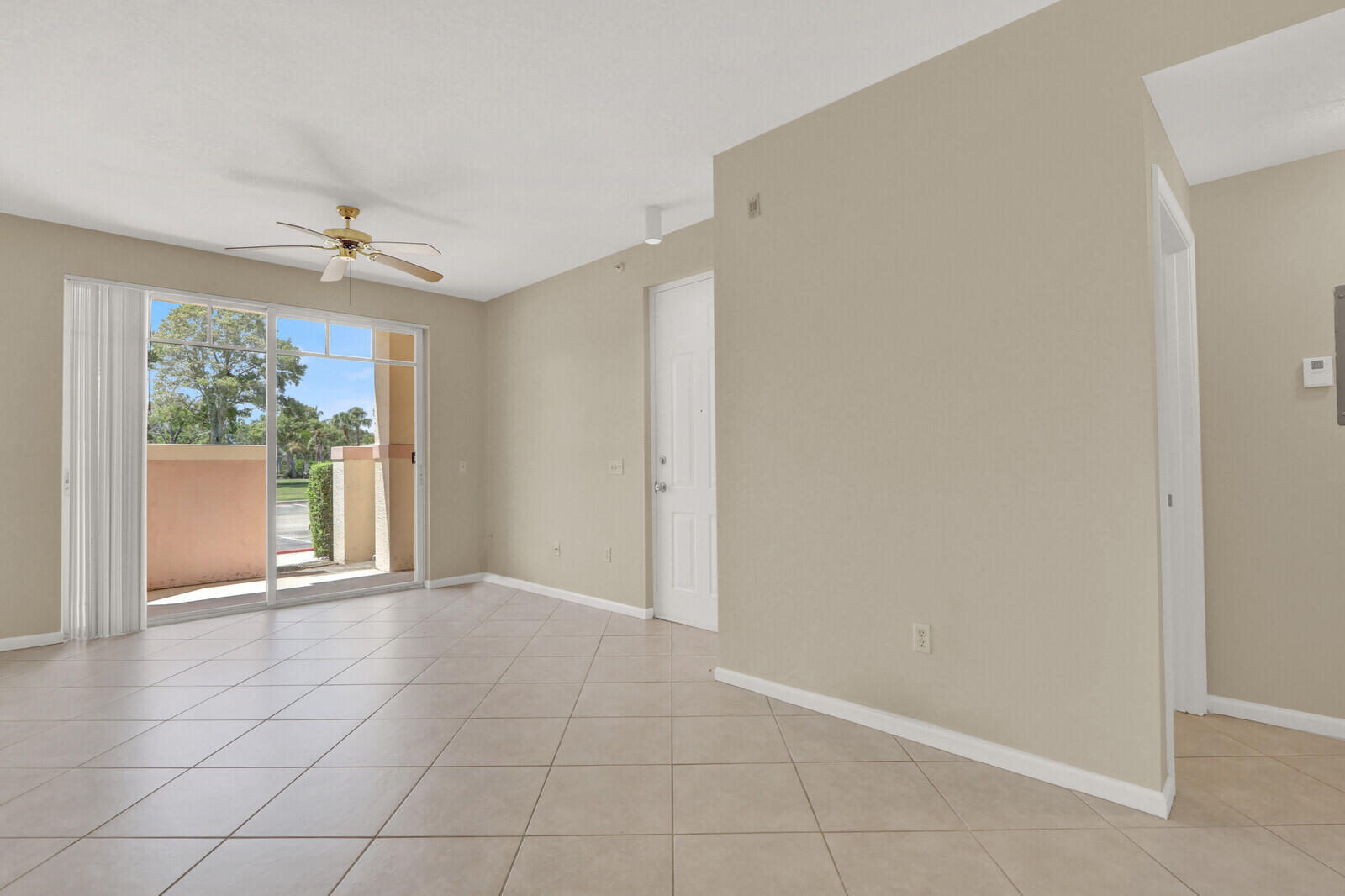 4812 S Central Boulevard 12 Property Photo 5