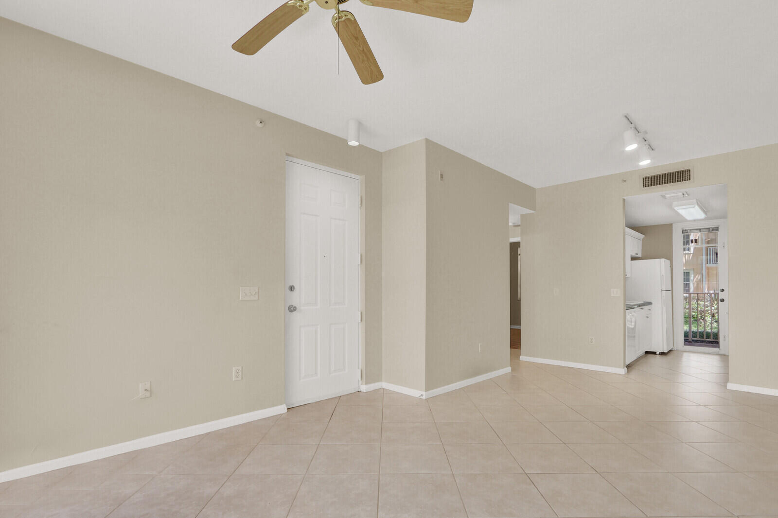 4812 S Central Boulevard 12 Property Photo 6