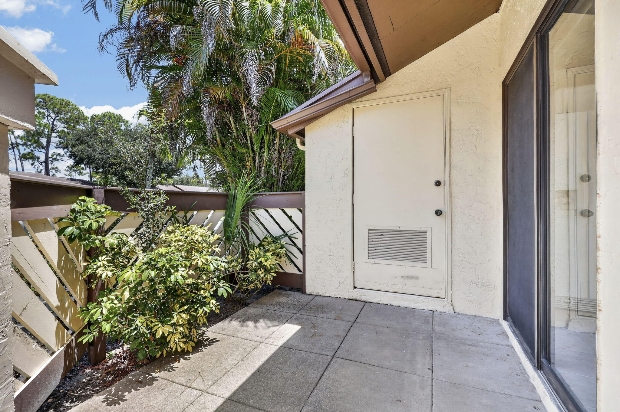184 Mastic Tree Court Property Photo 4