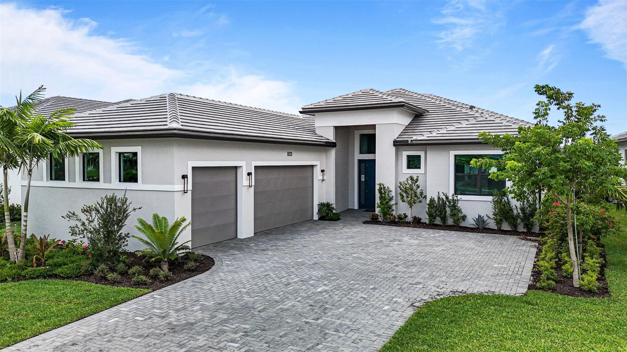 5303 Saint Armands Way Property Photo 1