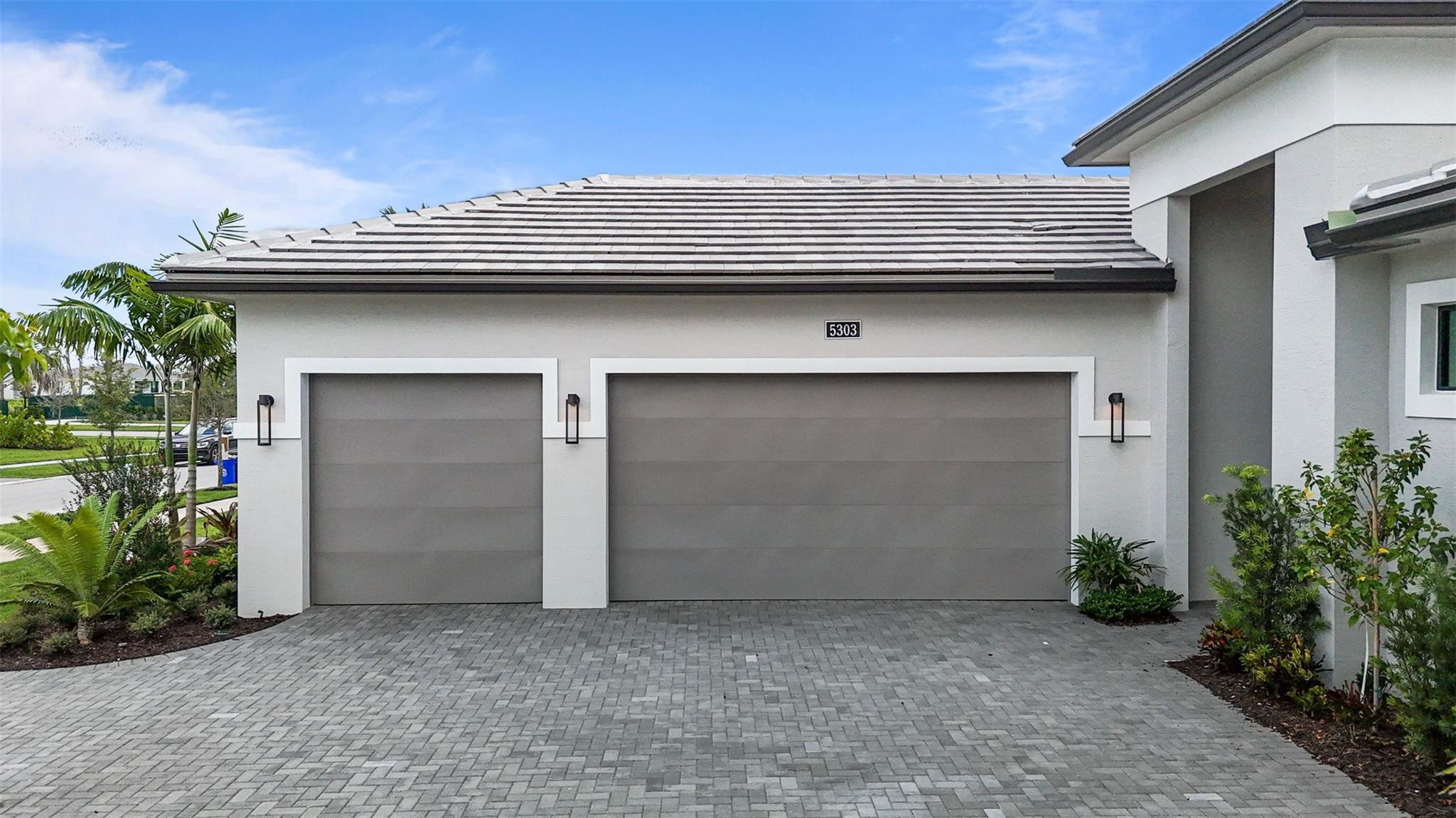 5303 Saint Armands Way Property Photo 3