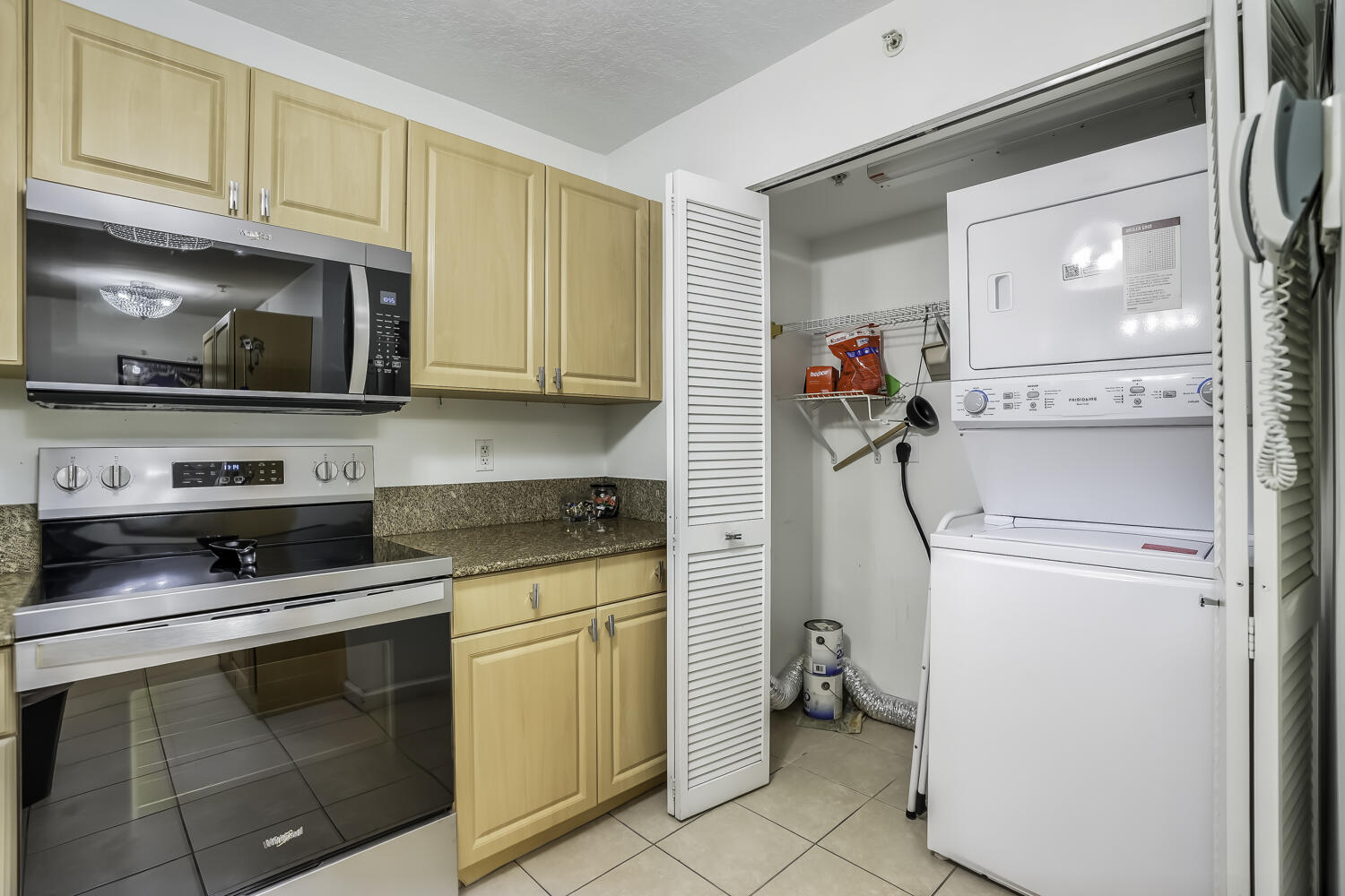 609 E Sheridan Street 208 Property Photo 16