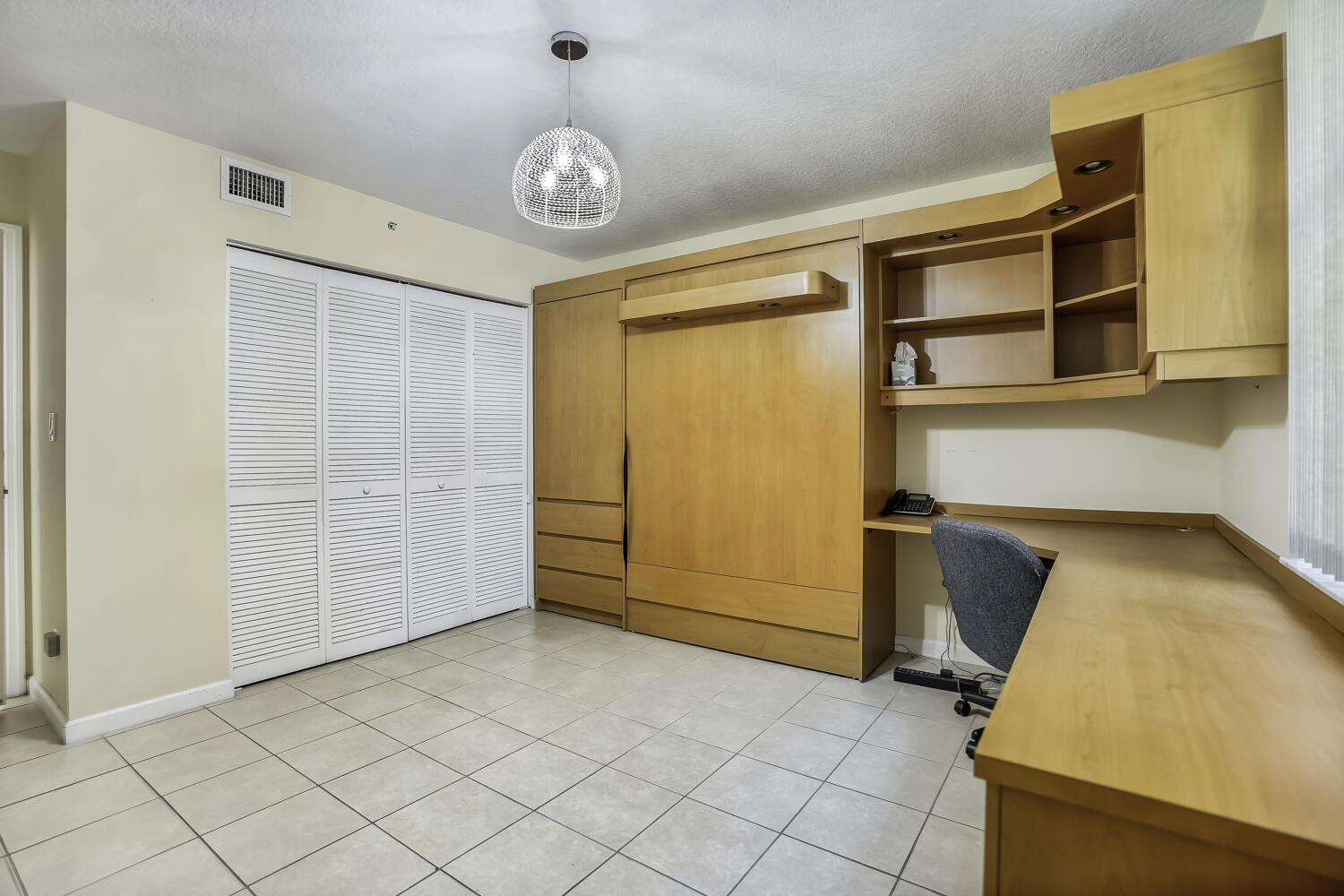 609 E Sheridan Street 208 Property Photo 23