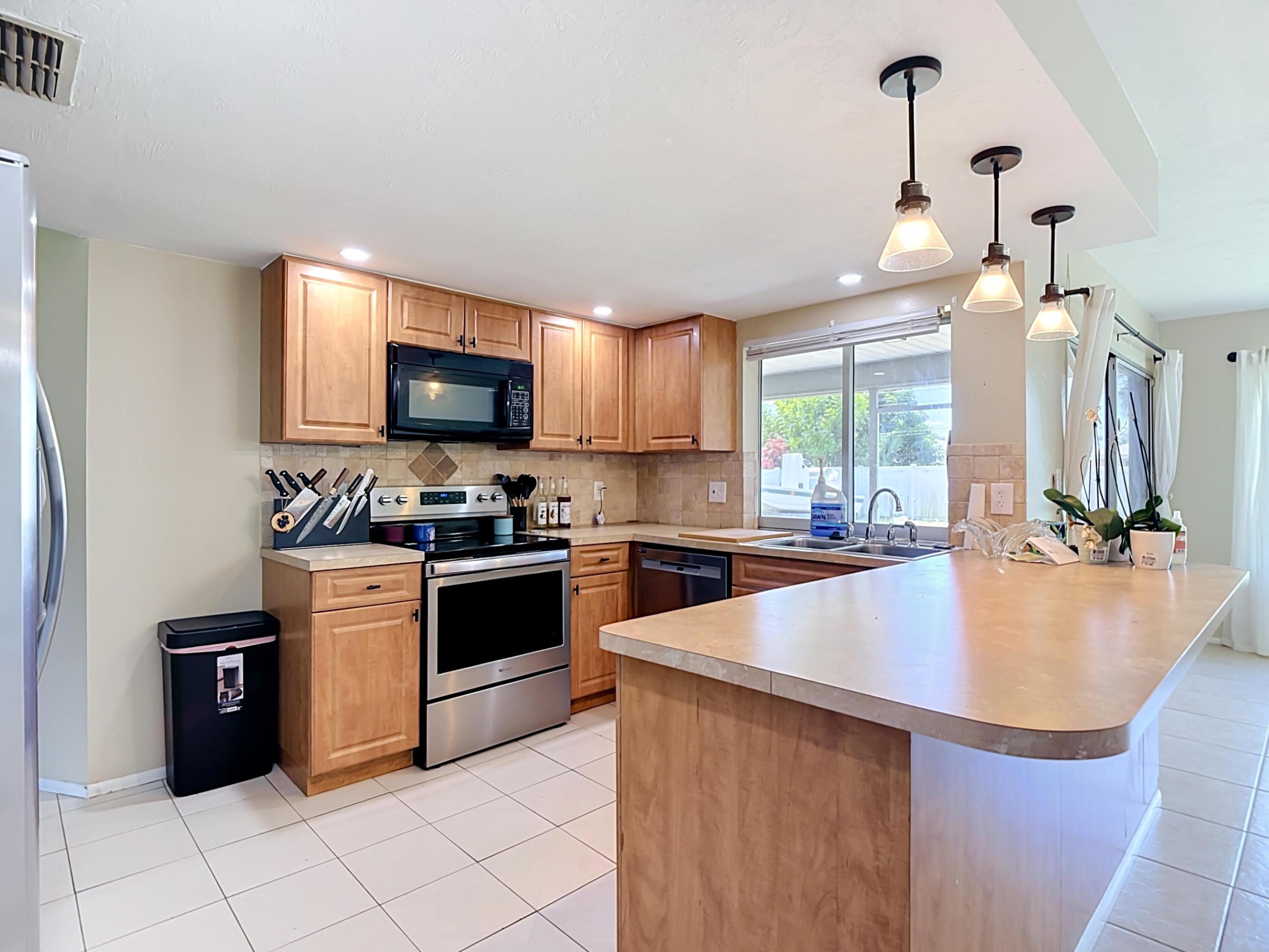 1832 Se Van Loon Terrace Property Photo 8