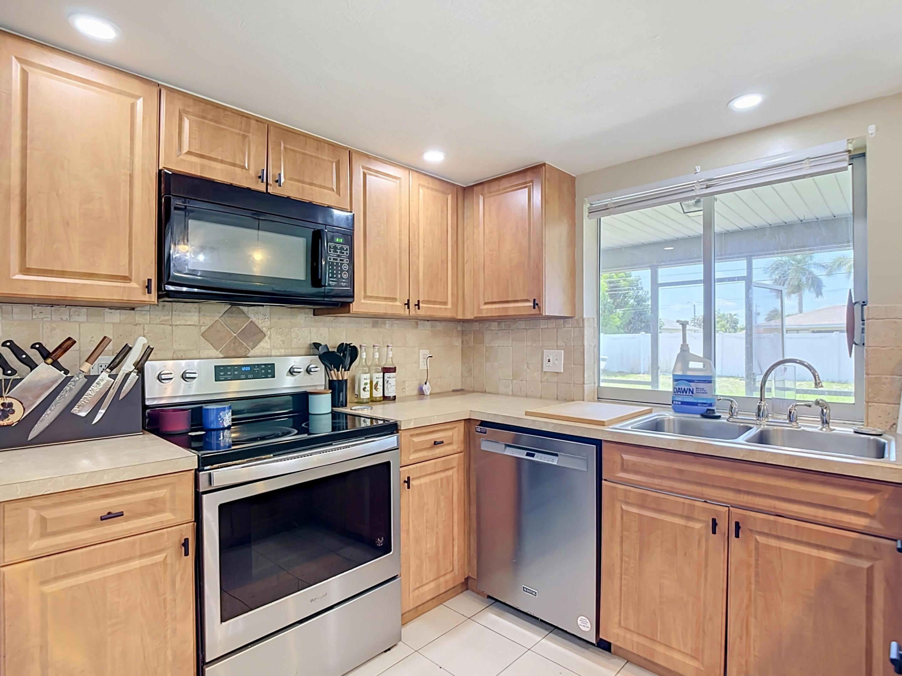 1832 Se Van Loon Terrace Property Photo 10