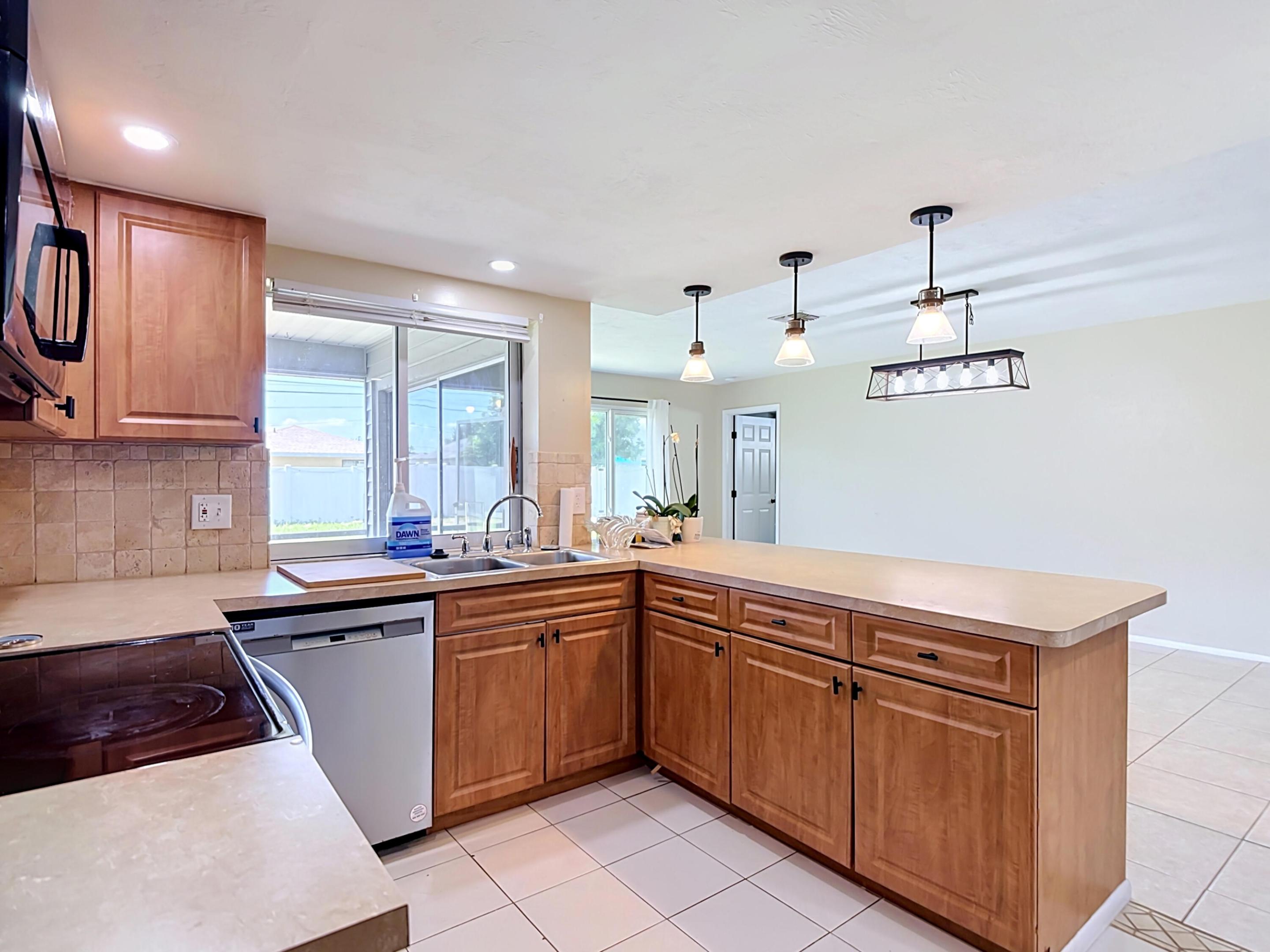 1832 Se Van Loon Terrace Property Photo 11
