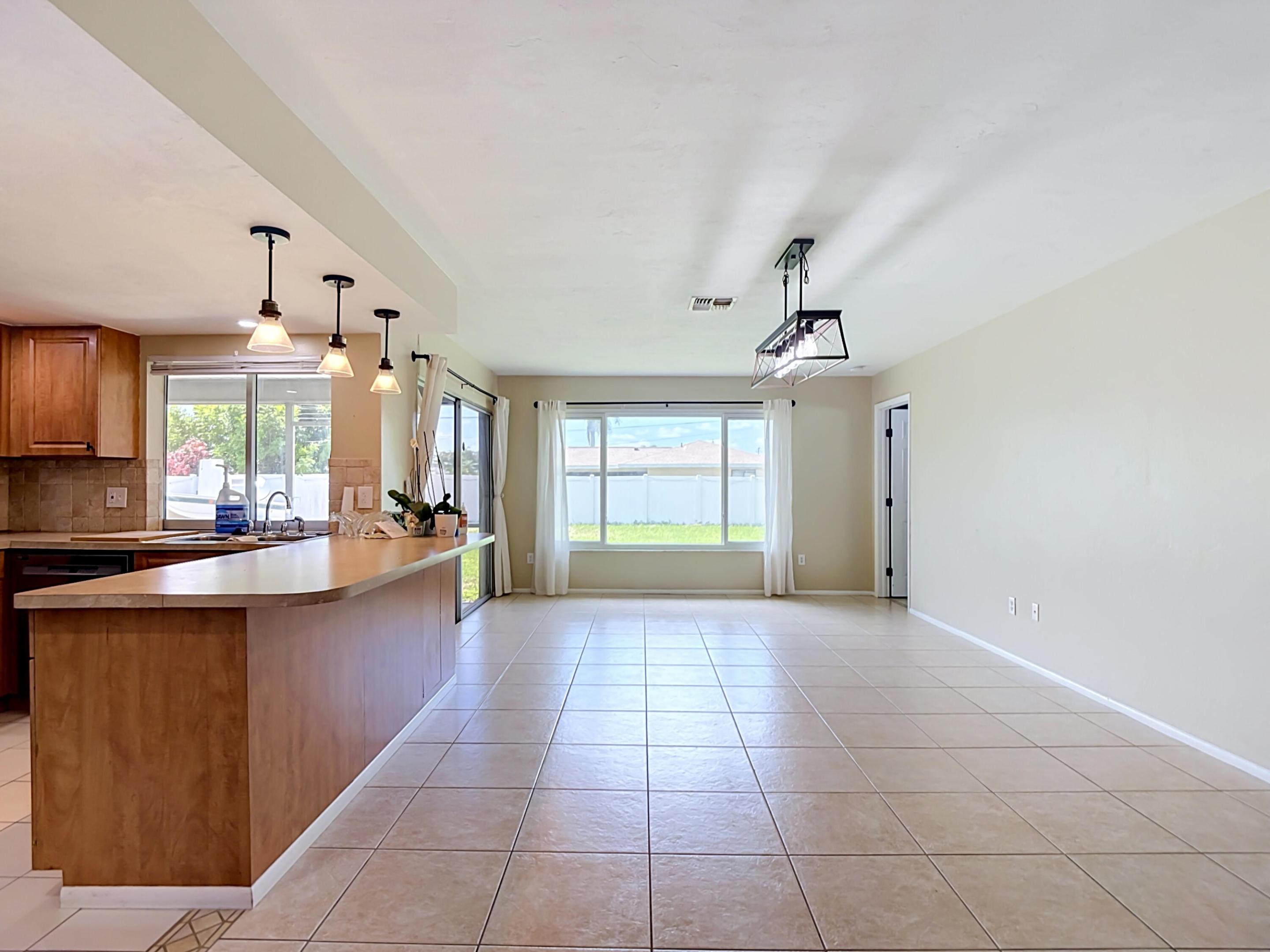 1832 Se Van Loon Terrace Property Photo 15