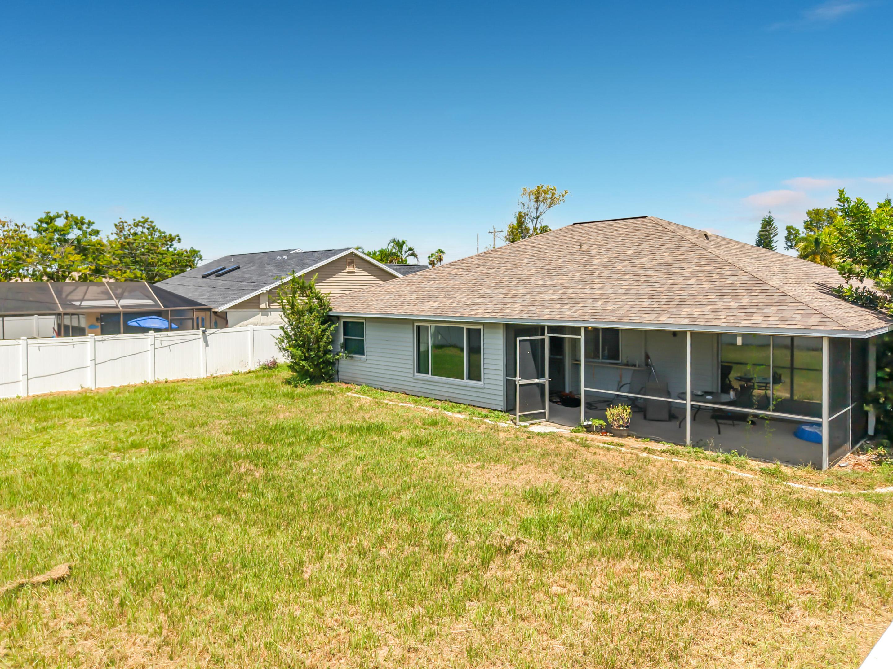 1832 Se Van Loon Terrace Property Photo 25