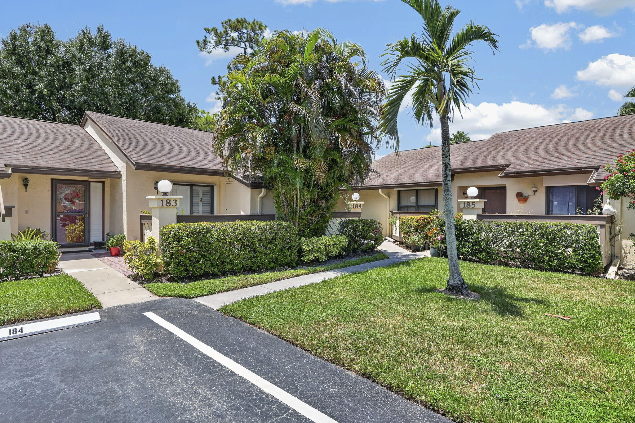 184 Mastic Tree Court Property Photo 2