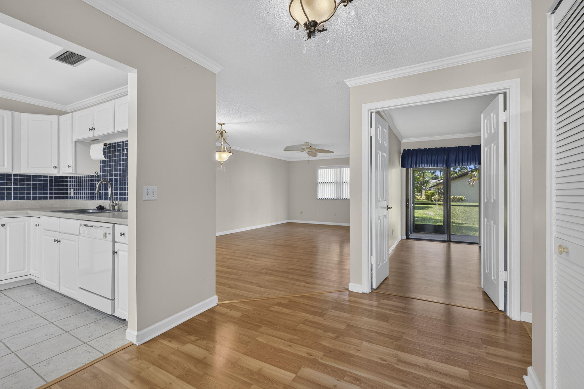 184 Mastic Tree Court Property Photo 8