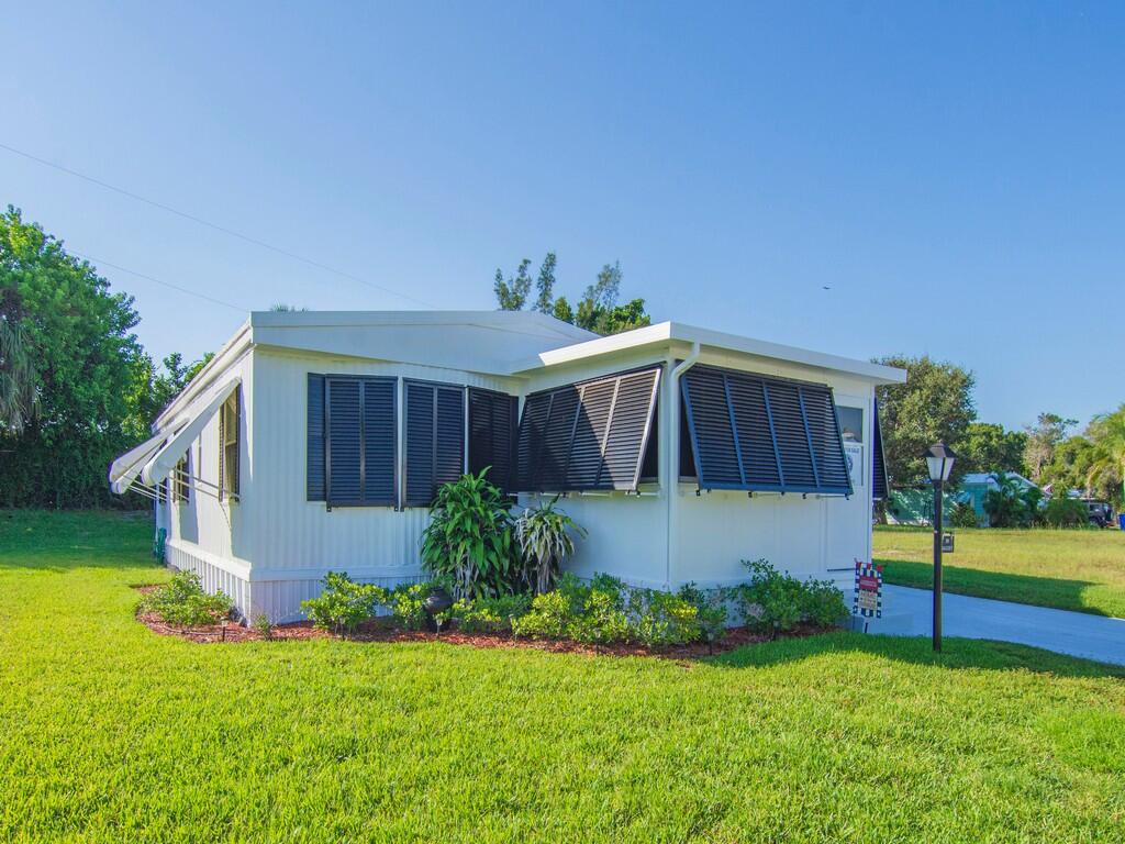 385 Ne Jade Circle Property Photo 1