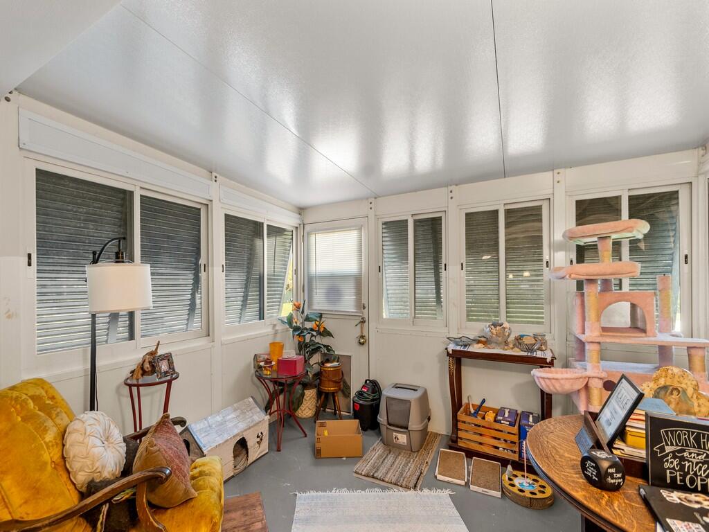 385 Ne Jade Circle Property Photo 12