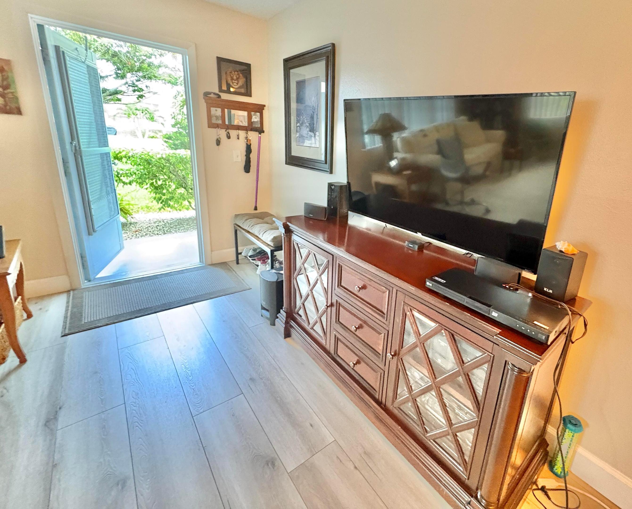 140 WINDSOR G Property Photo 1