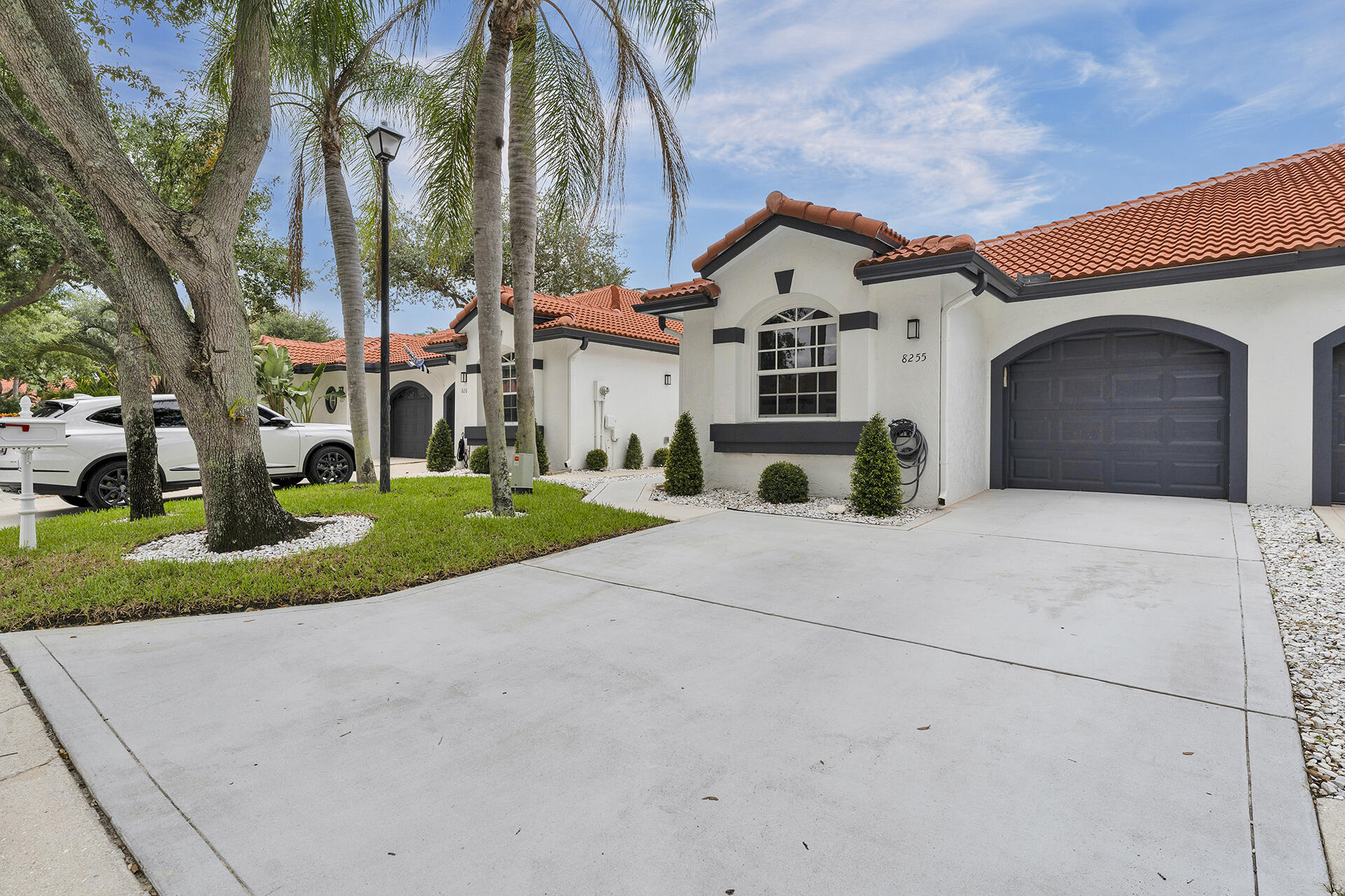 8255 Via Bella Property Photo 3