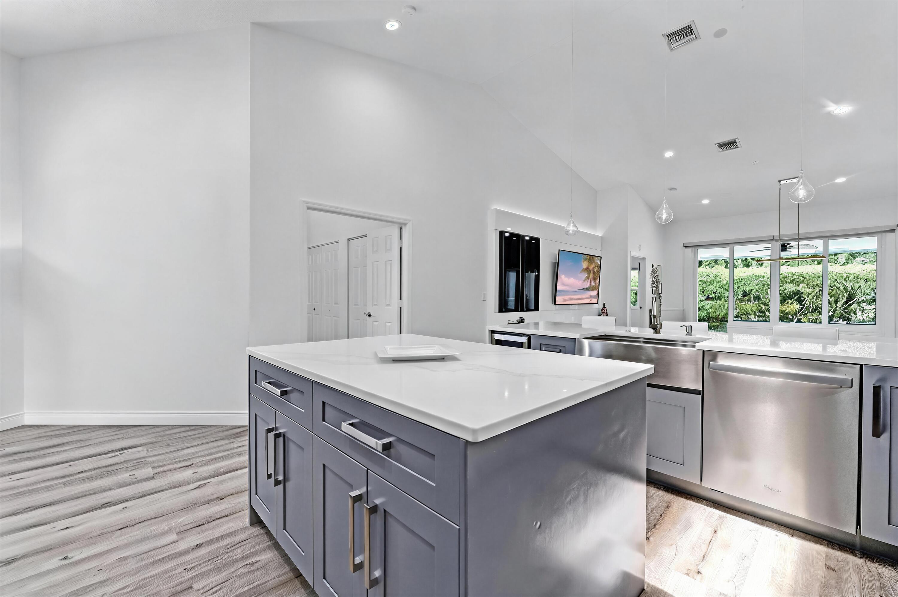 8255 Via Bella Property Photo 12