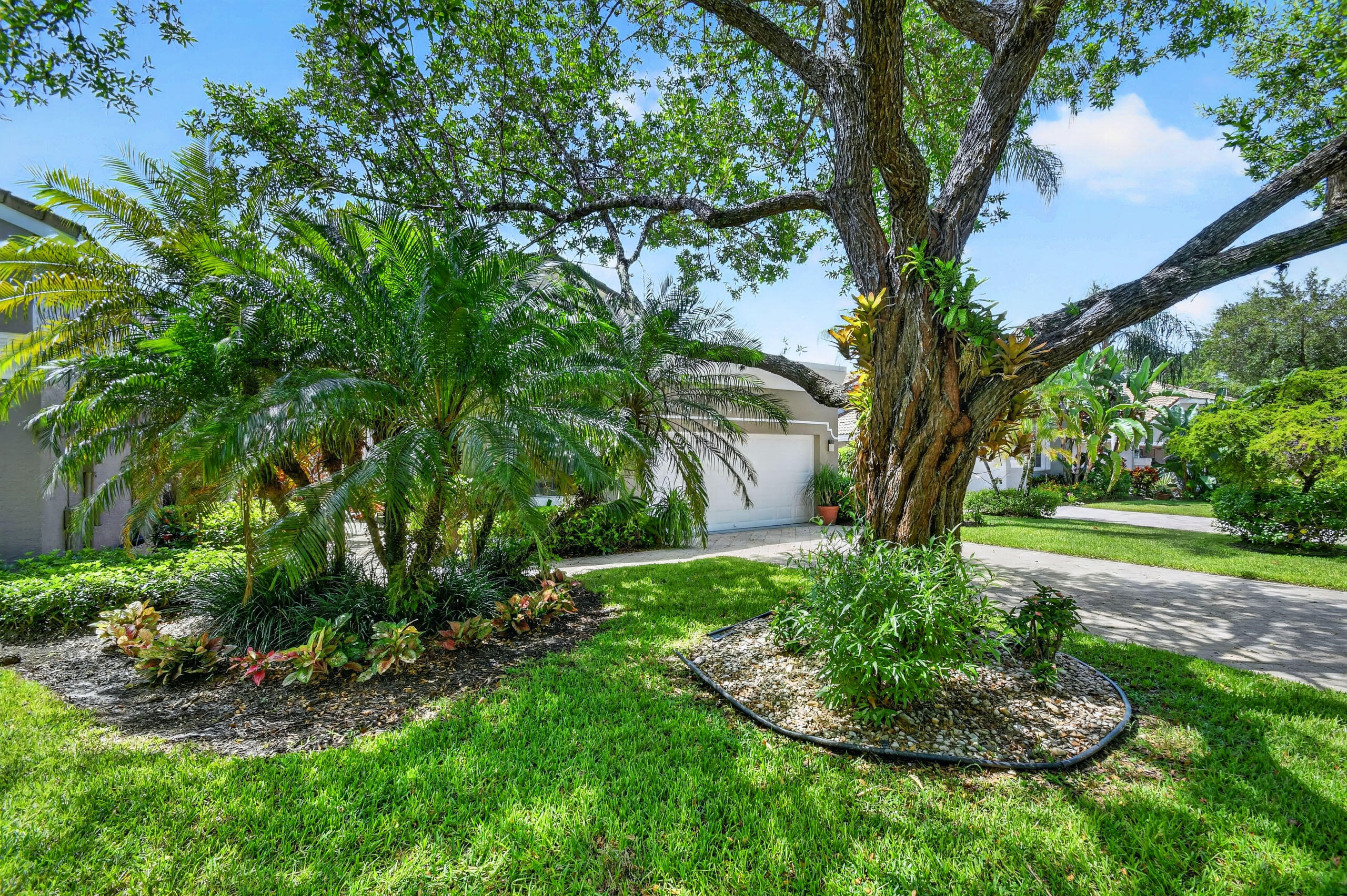 4758 Carlton Golf Drive Property Photo 4