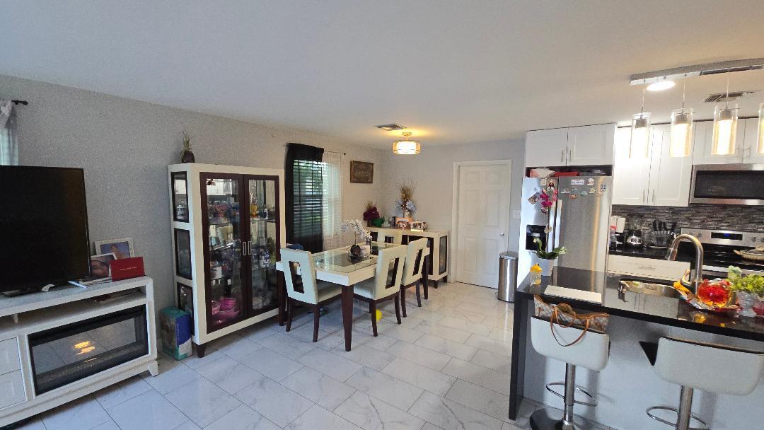 911 Ne 58th Street Property Photo 10