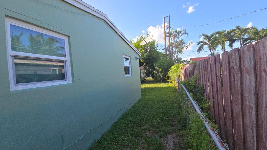 911 Ne 58th Street Property Photo 17
