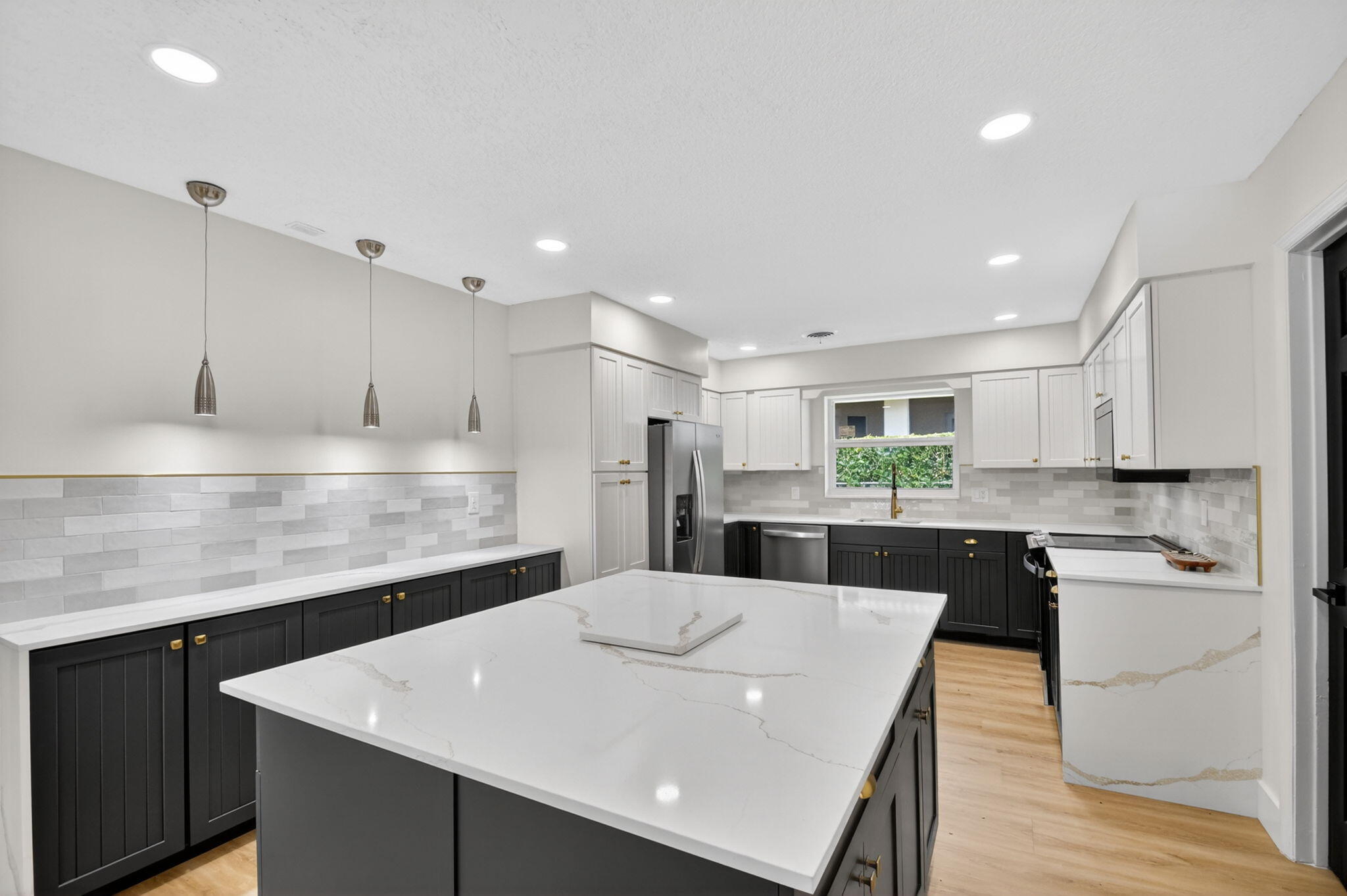 1221 Singer Drive Property Photo 1