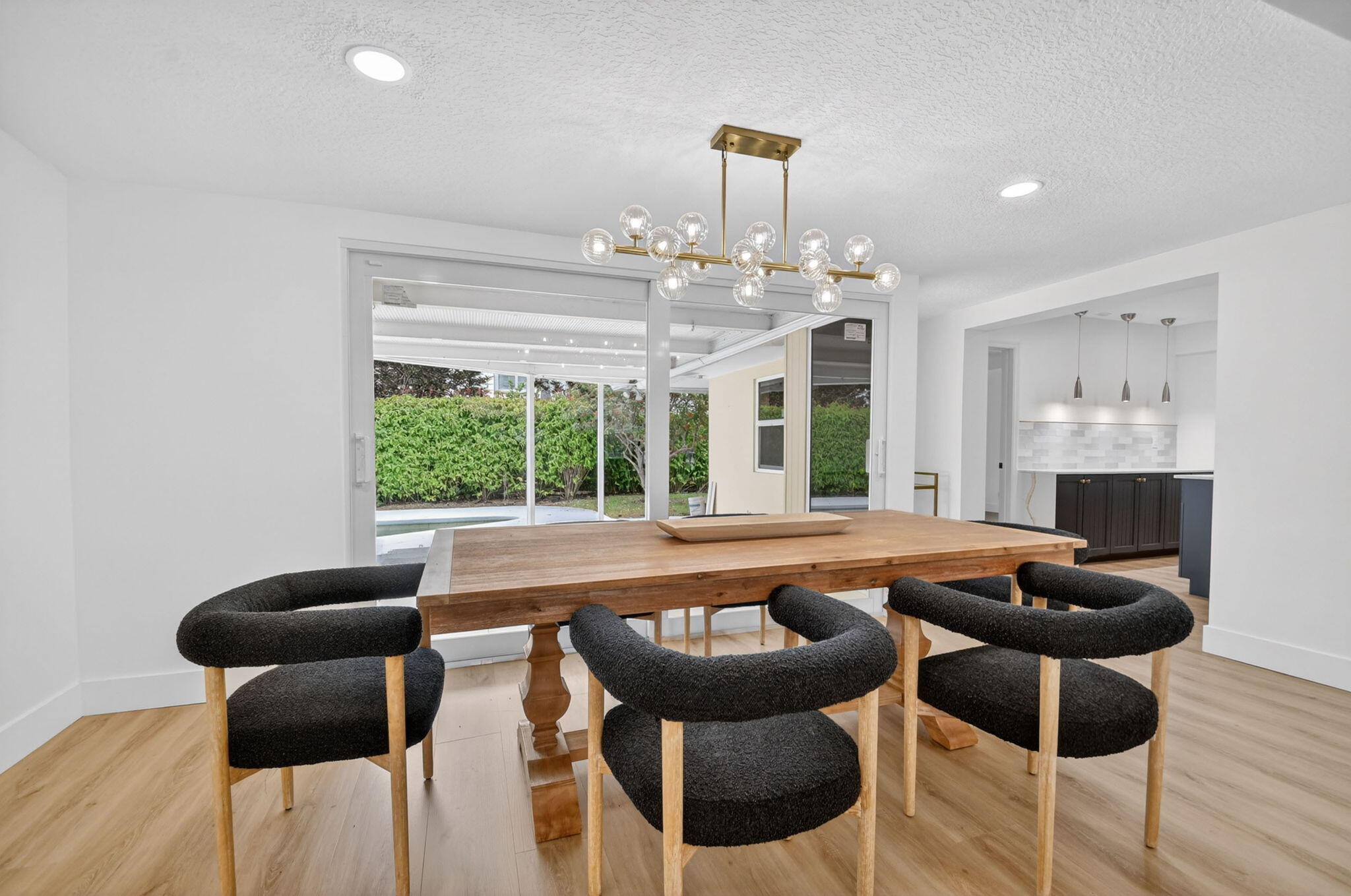 1221 Singer Drive Property Photo 10