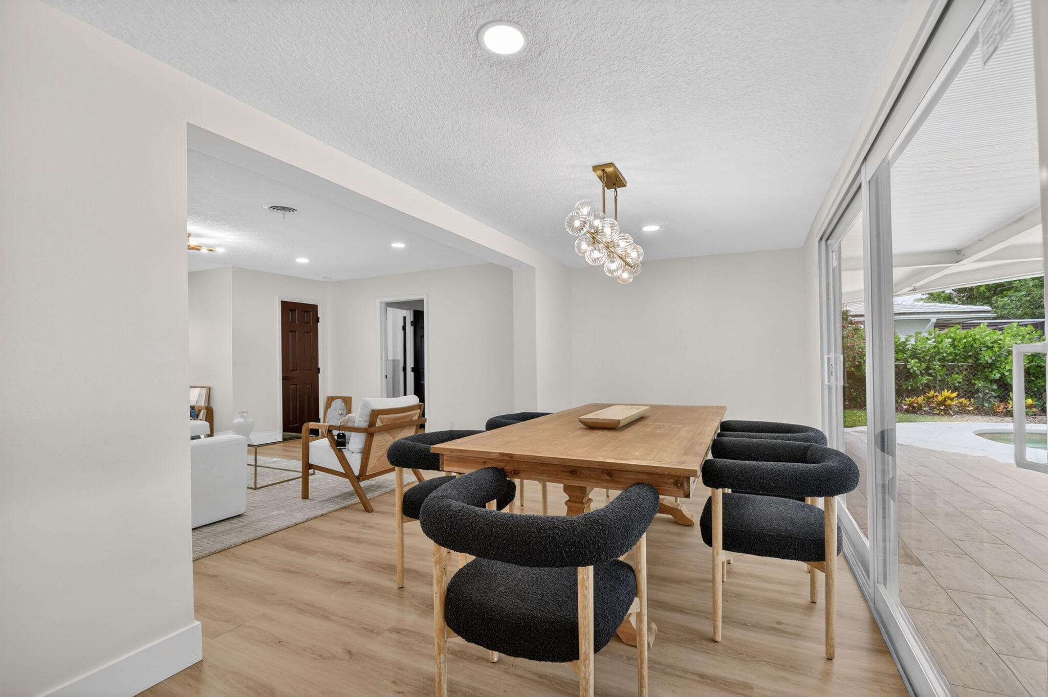 1221 Singer Drive Property Photo 11