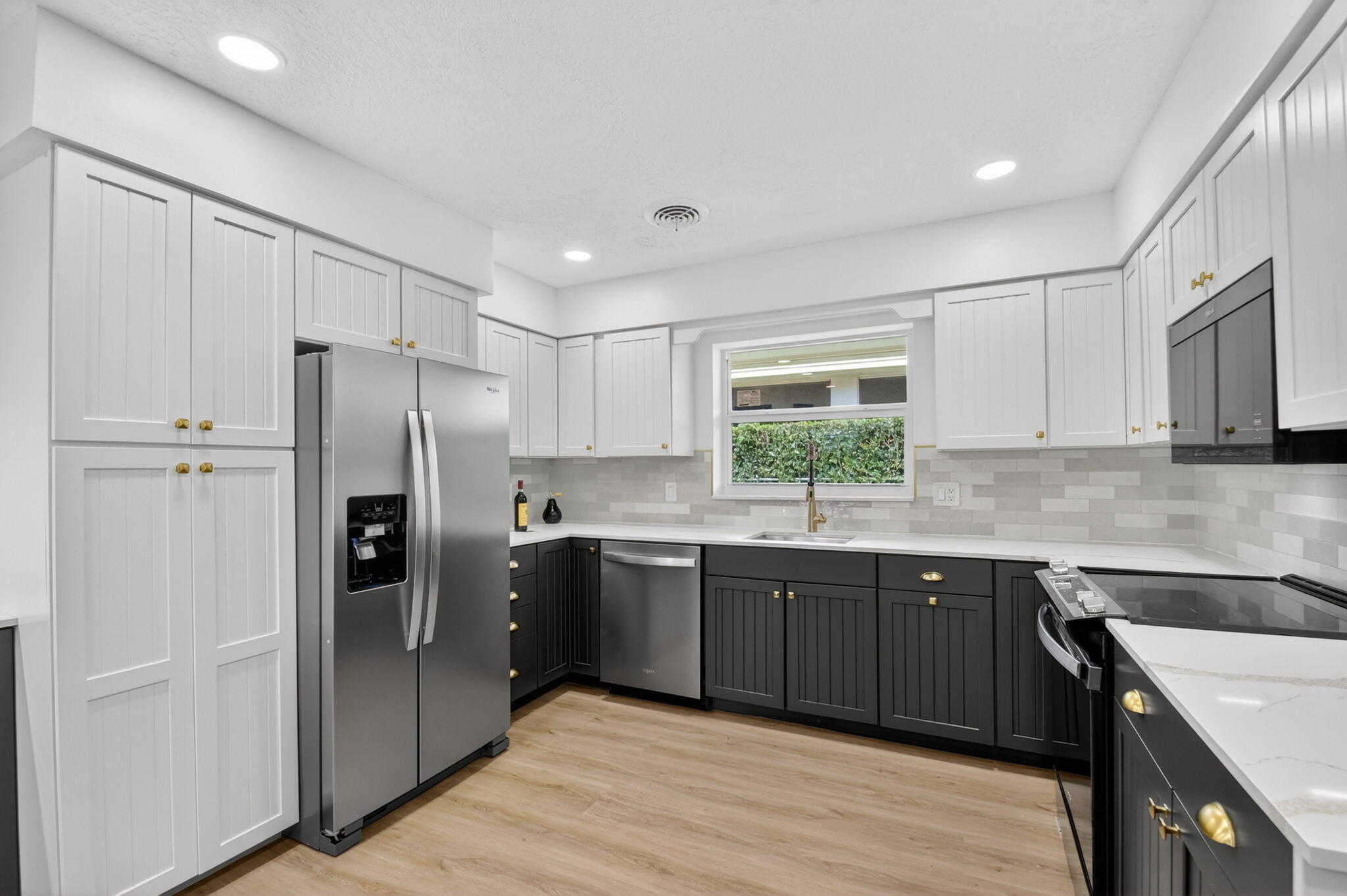 1221 Singer Drive Property Photo 13