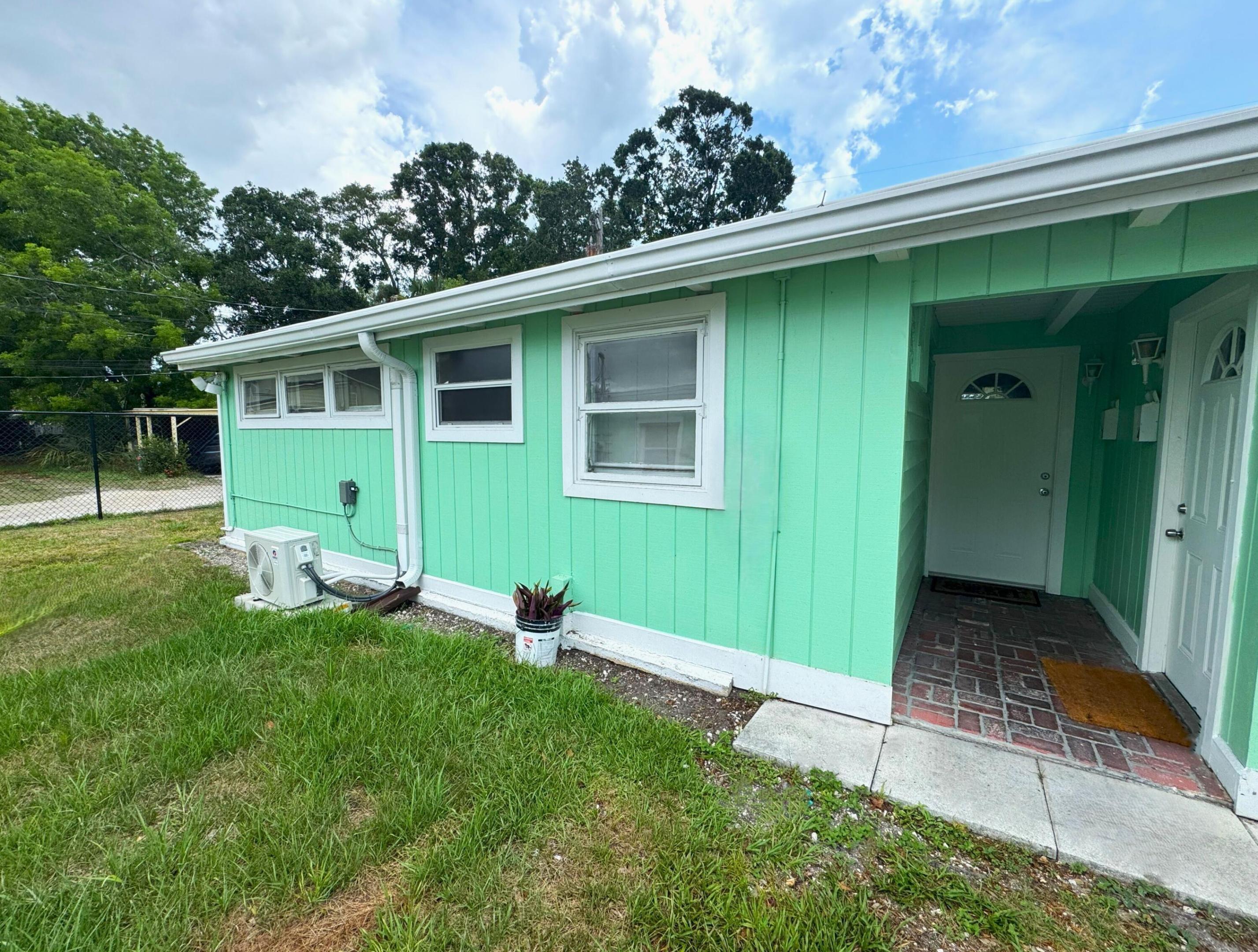 2204 PONCE DE LEON Circle 3 Property Photo 1