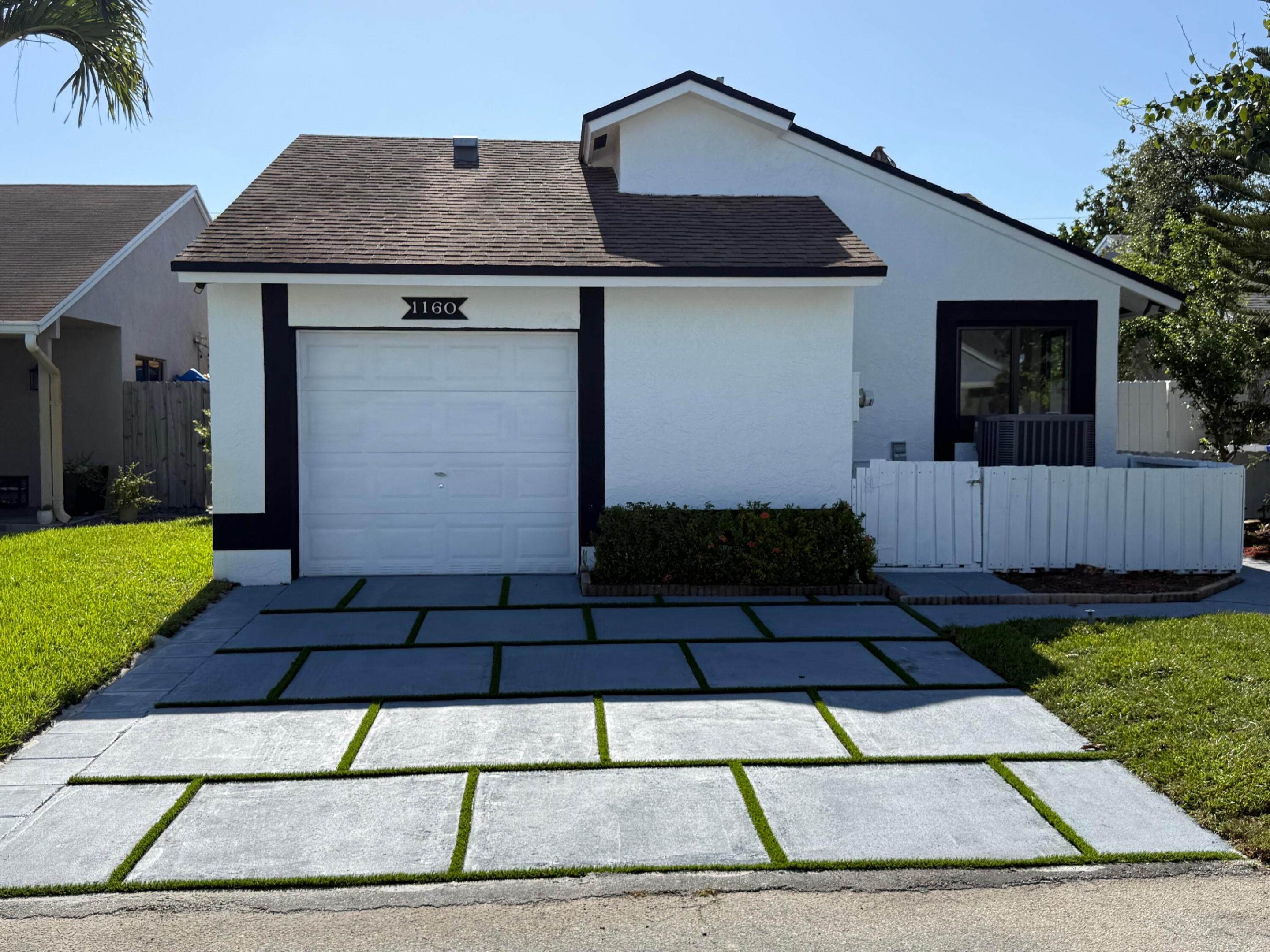 1160 SW 111th Avenue Property Photo 1