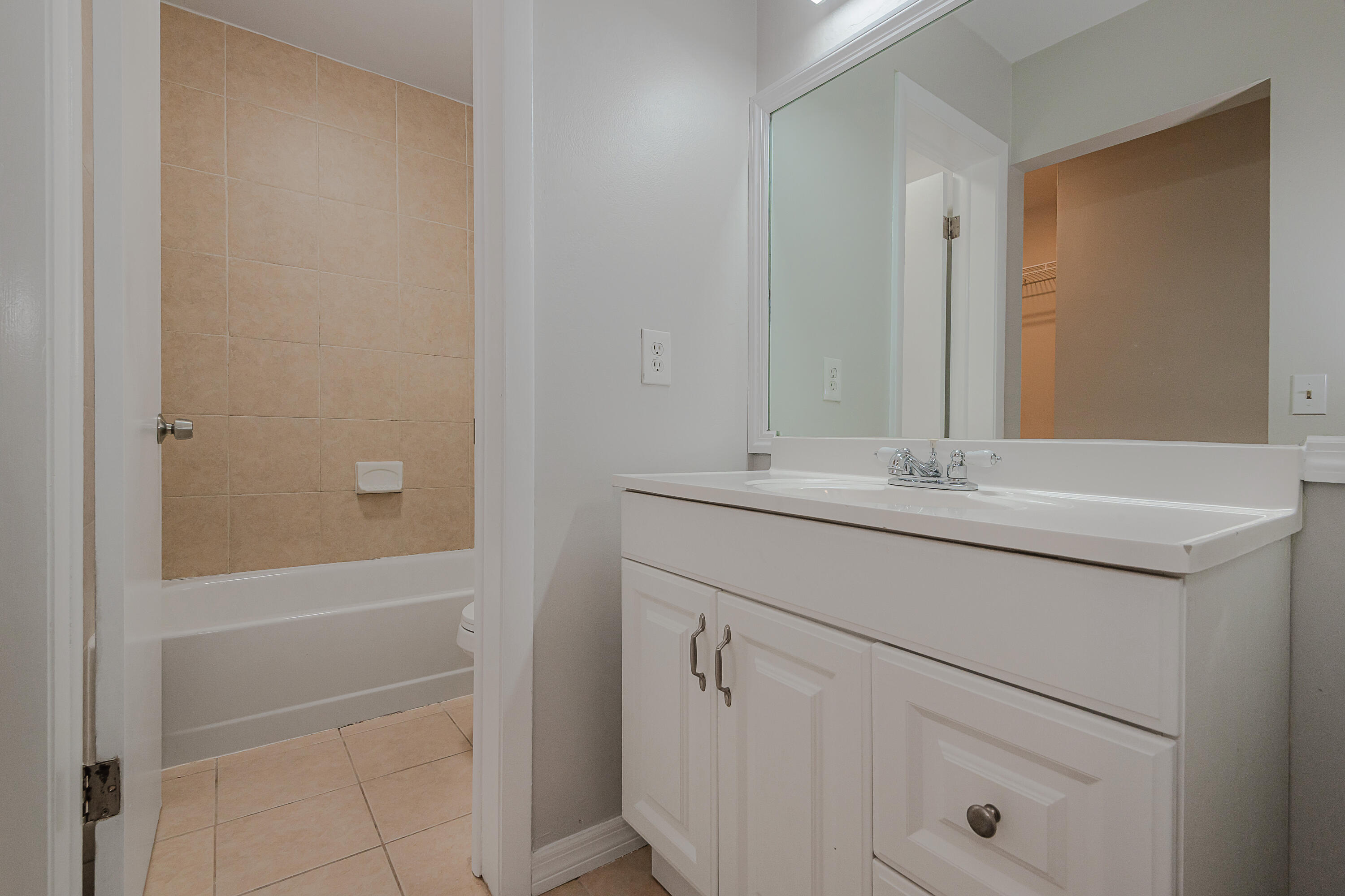 1000 St Charles Place Unit 215 Property Photo 5