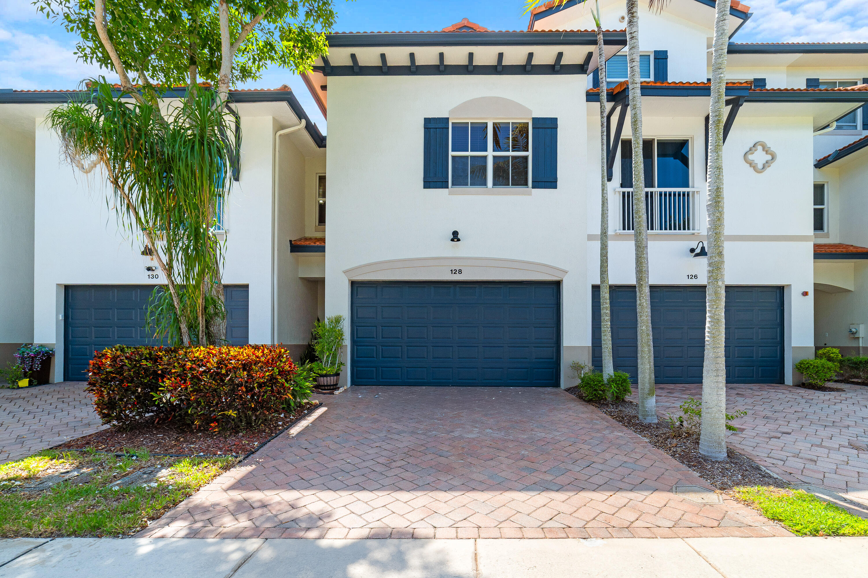 128 W Prive Circle