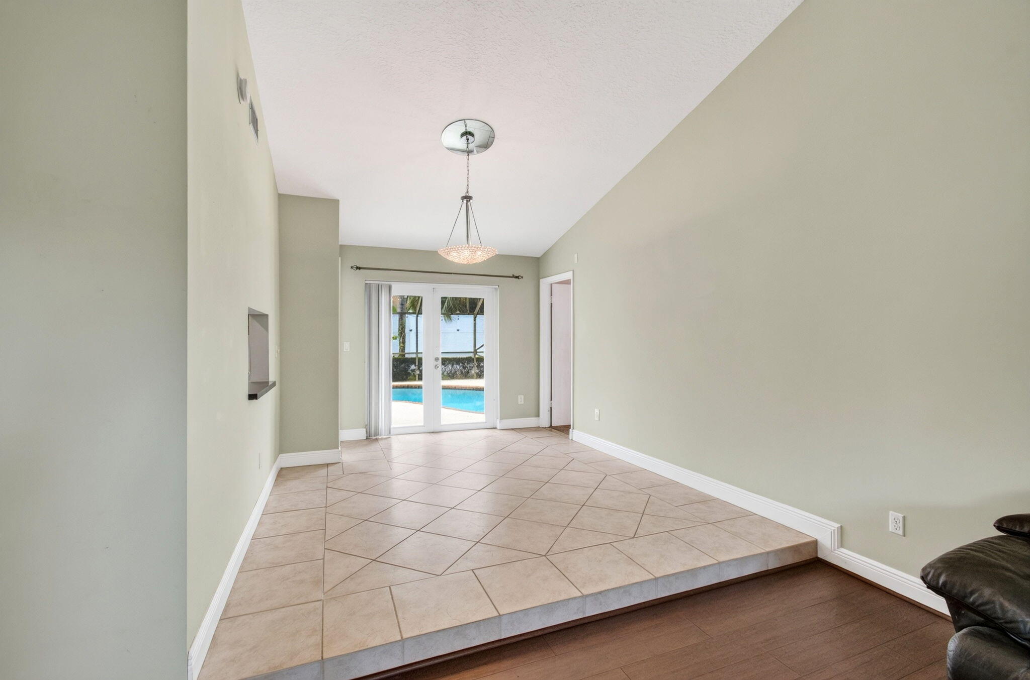 586 Nw 45th Way Property Photo 18