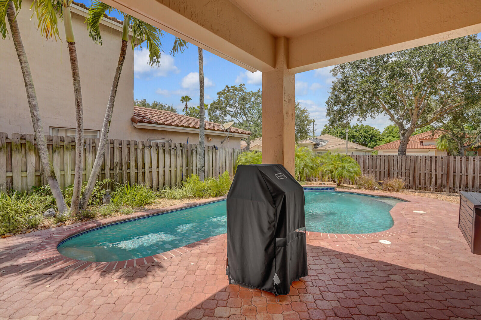 317 E Garden Cove Circle Property Photo 4