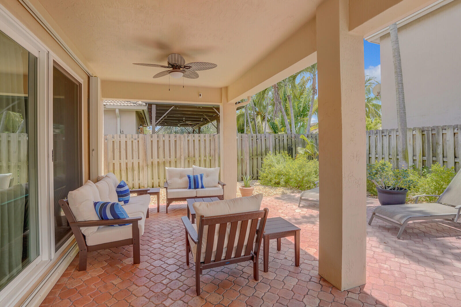 317 E Garden Cove Circle Property Photo 5