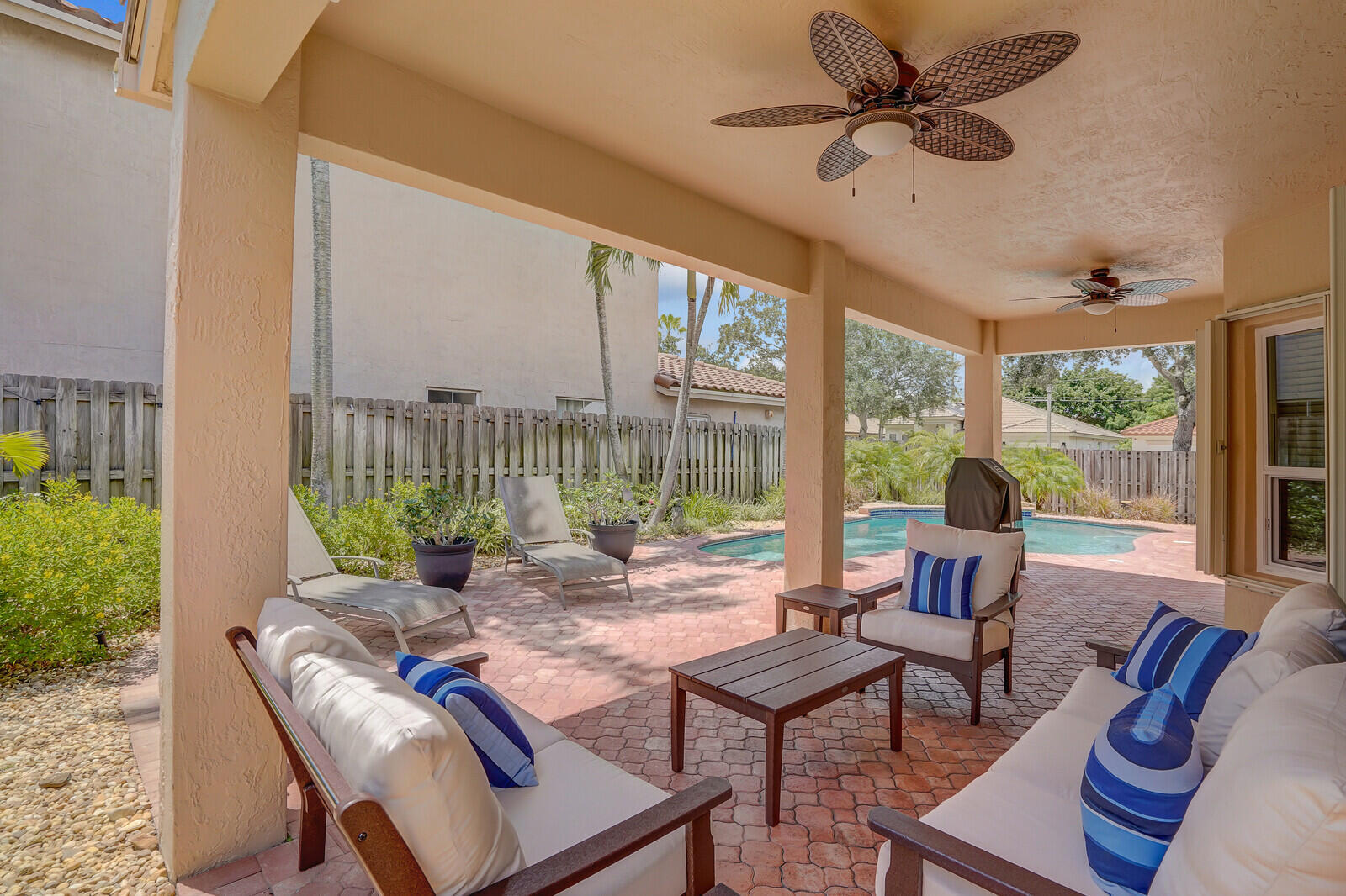 317 E Garden Cove Circle Property Photo 6
