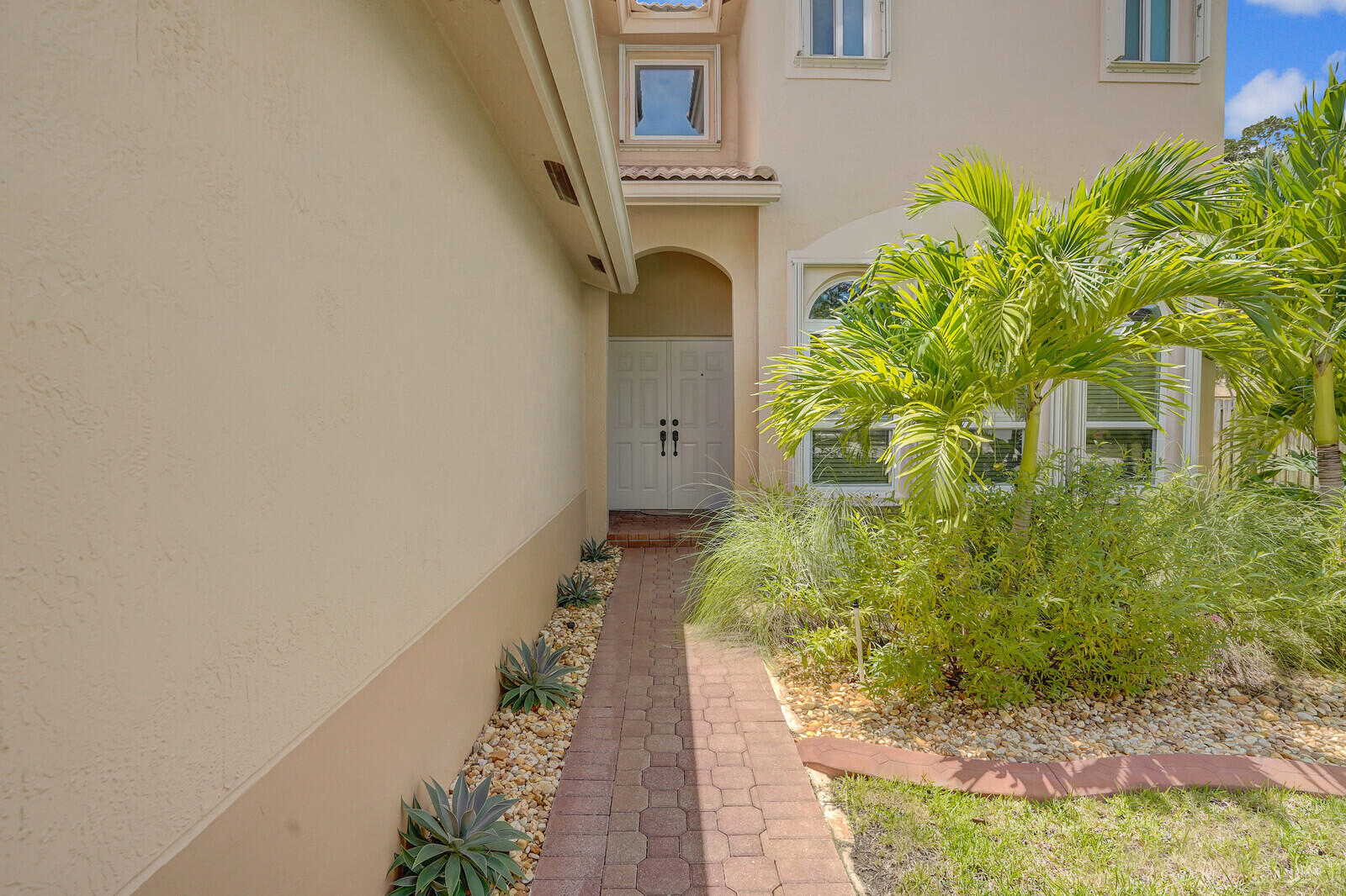 317 E Garden Cove Circle Property Photo 7