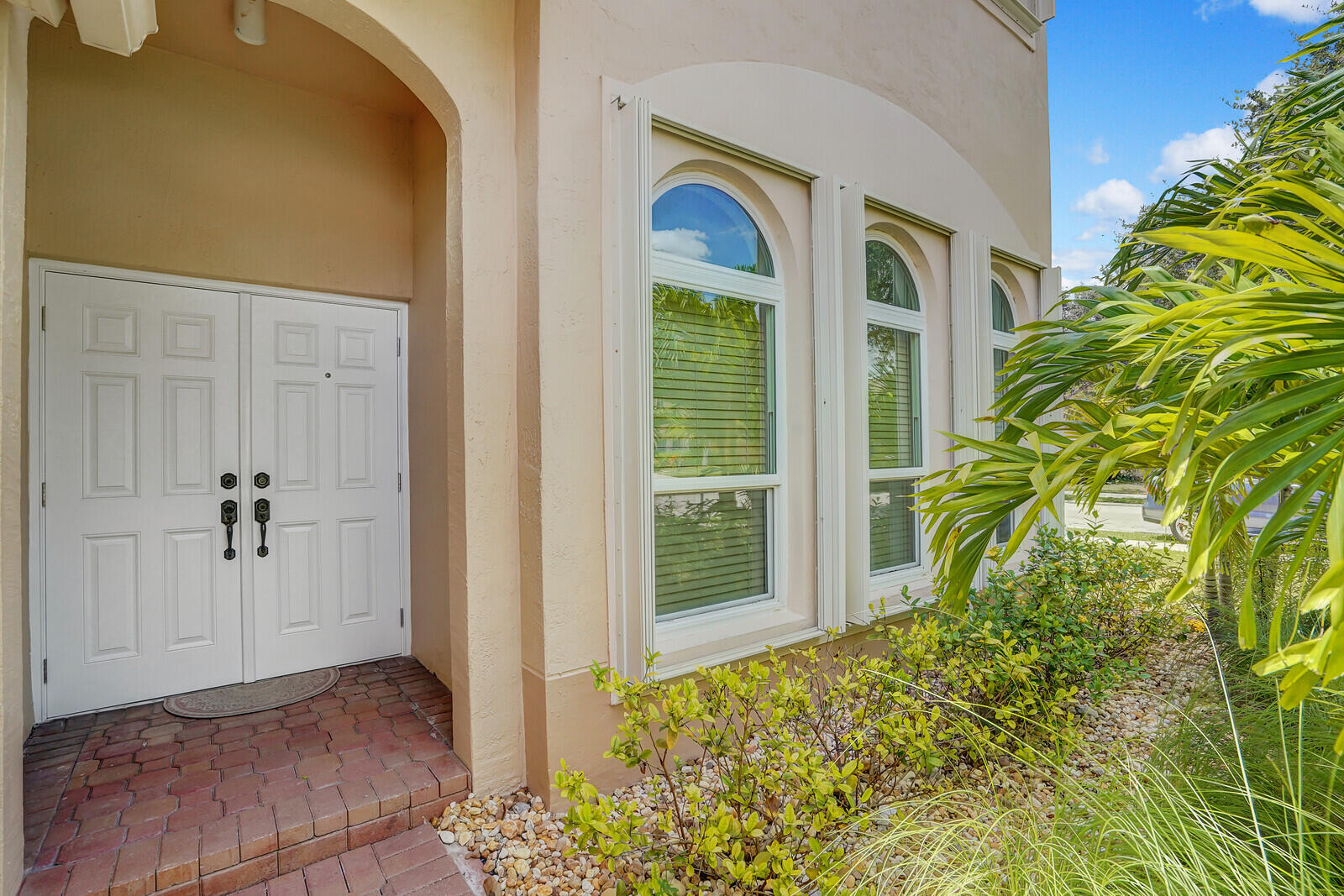 317 E Garden Cove Circle Property Photo 8