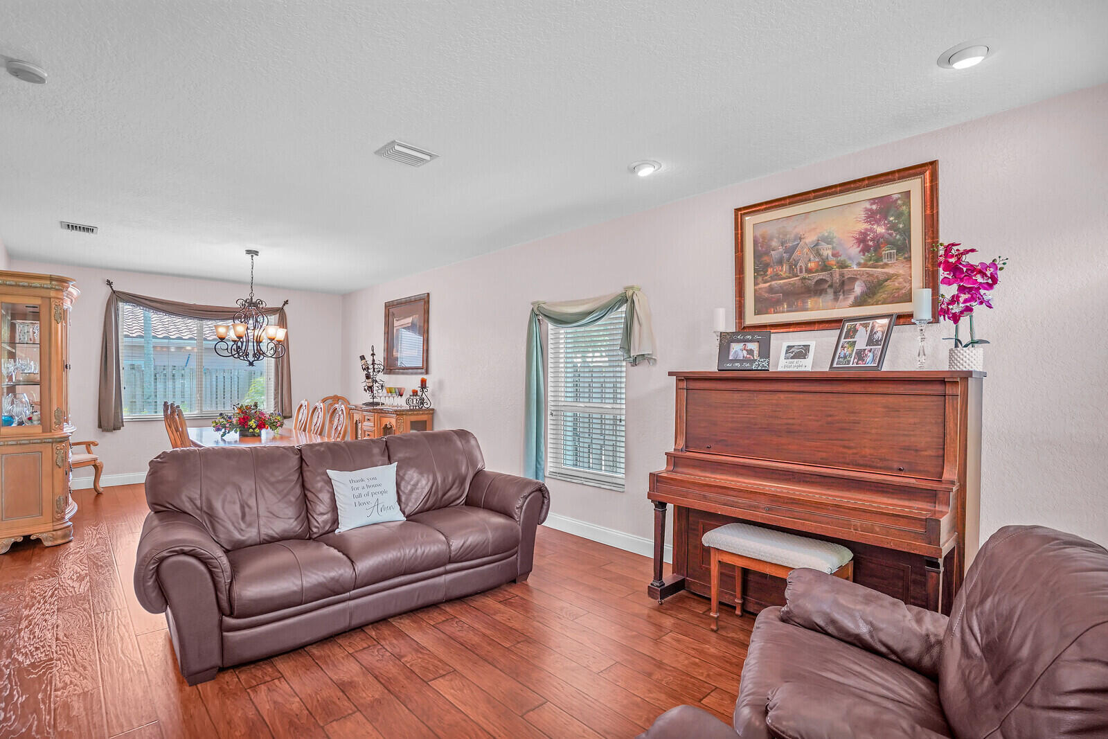 317 E Garden Cove Circle Property Photo 10