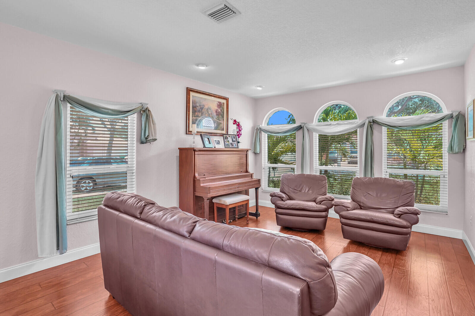 317 E Garden Cove Circle Property Photo 11