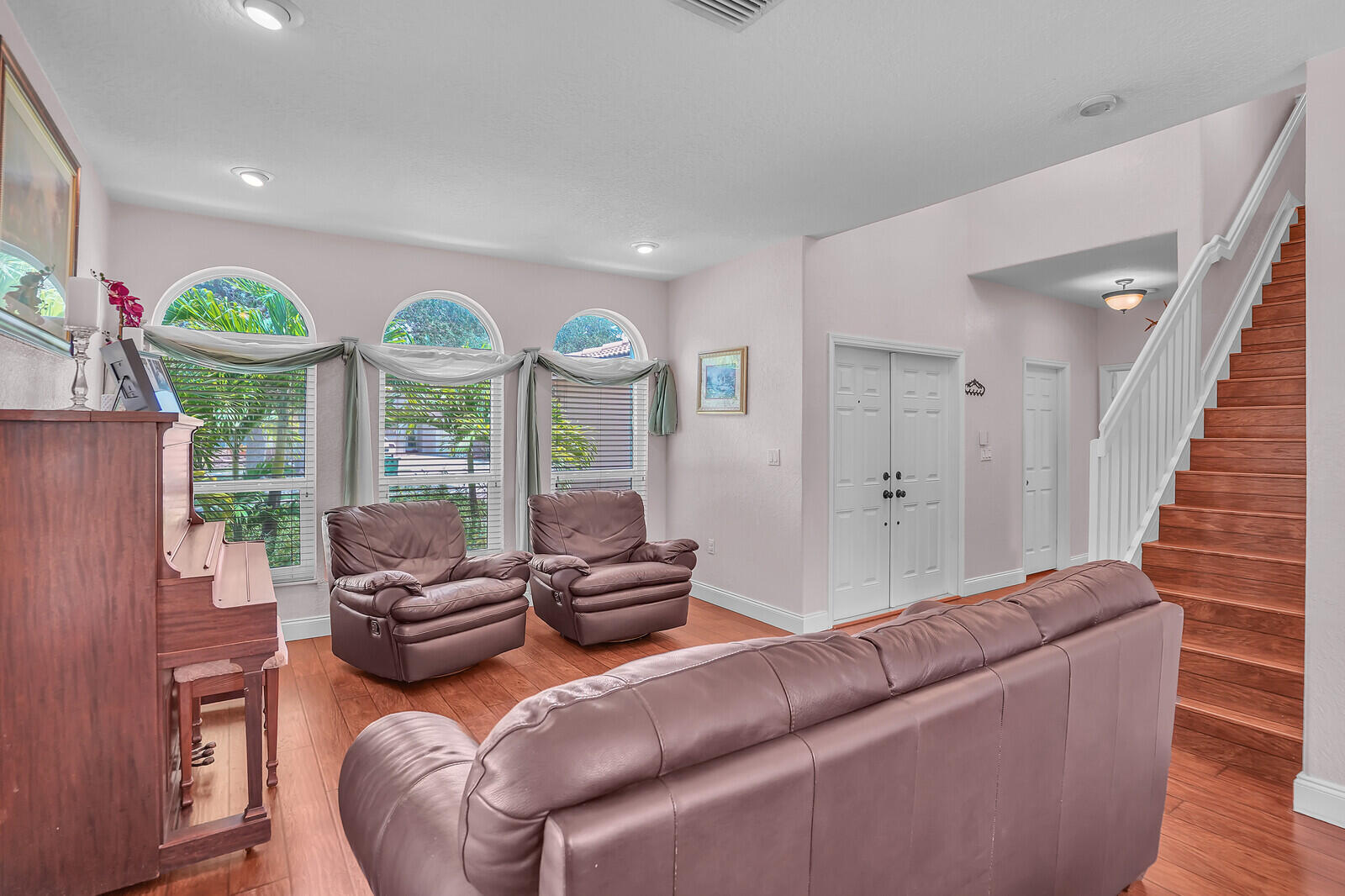 317 E Garden Cove Circle Property Photo 13