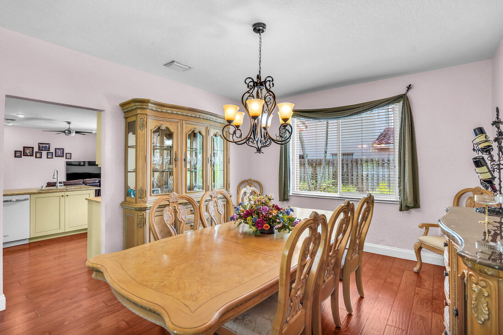 317 E Garden Cove Circle Property Photo 14