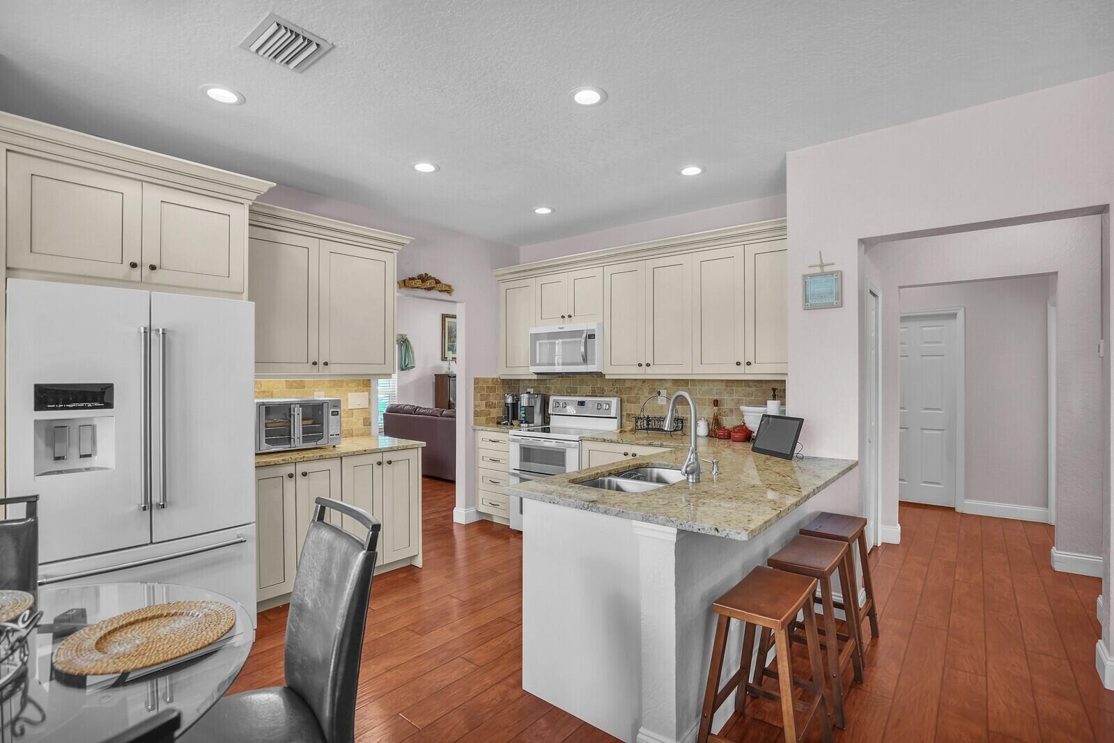 317 E Garden Cove Circle Property Photo 16