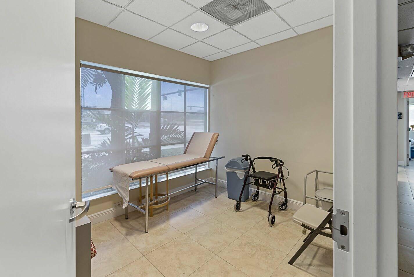 100 E Commercial Boulevard Property Photo 3