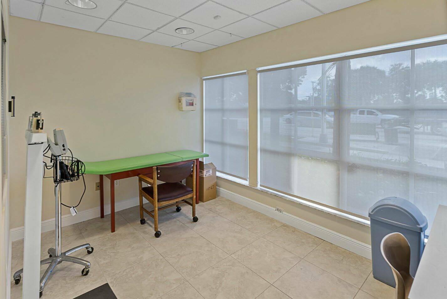 100 E Commercial Boulevard Property Photo 4
